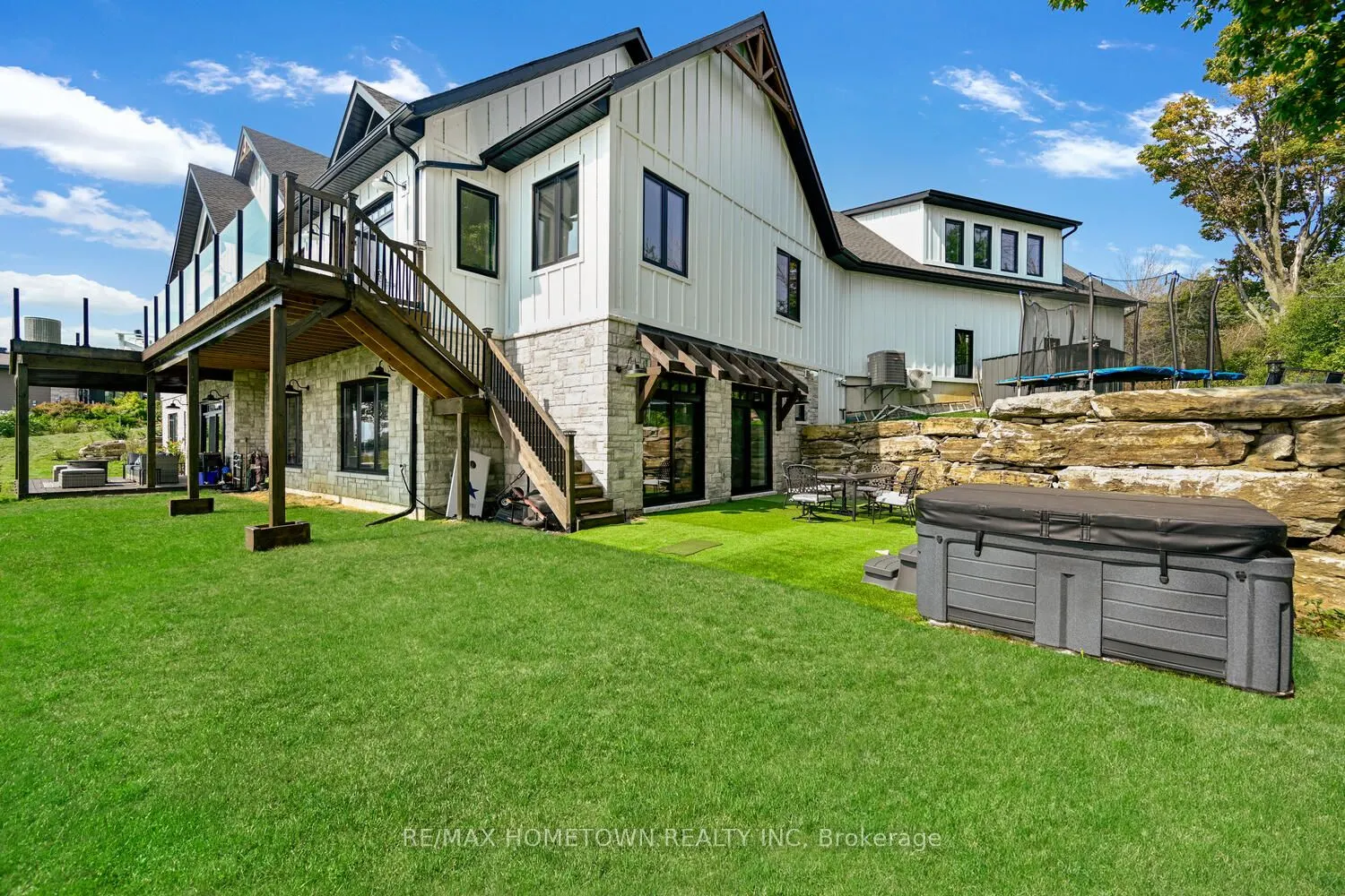 5 Shoreside Way