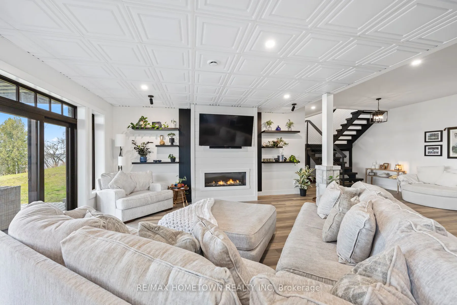 5 Shoreside Way