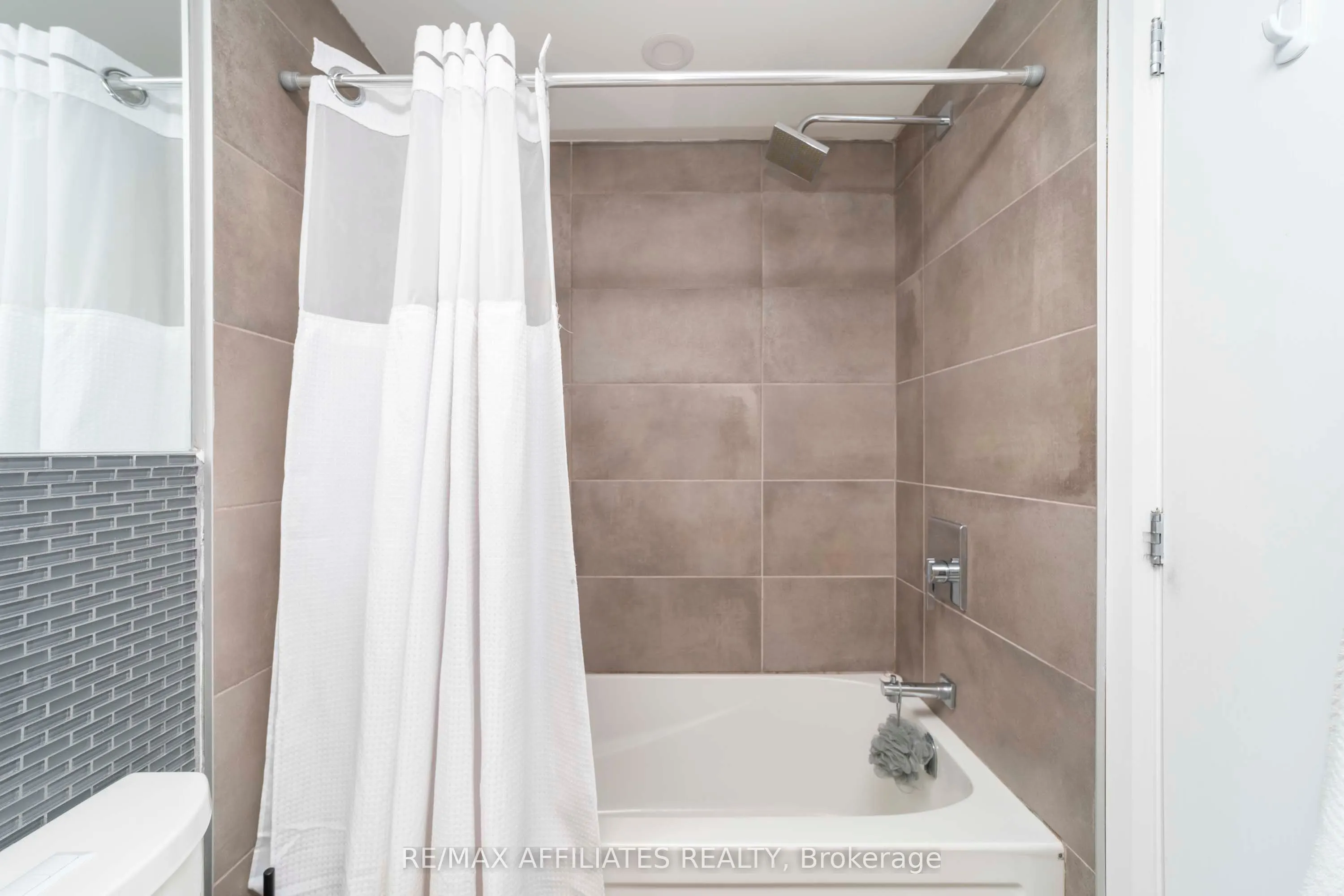 150 Greenfield Avenue, #503