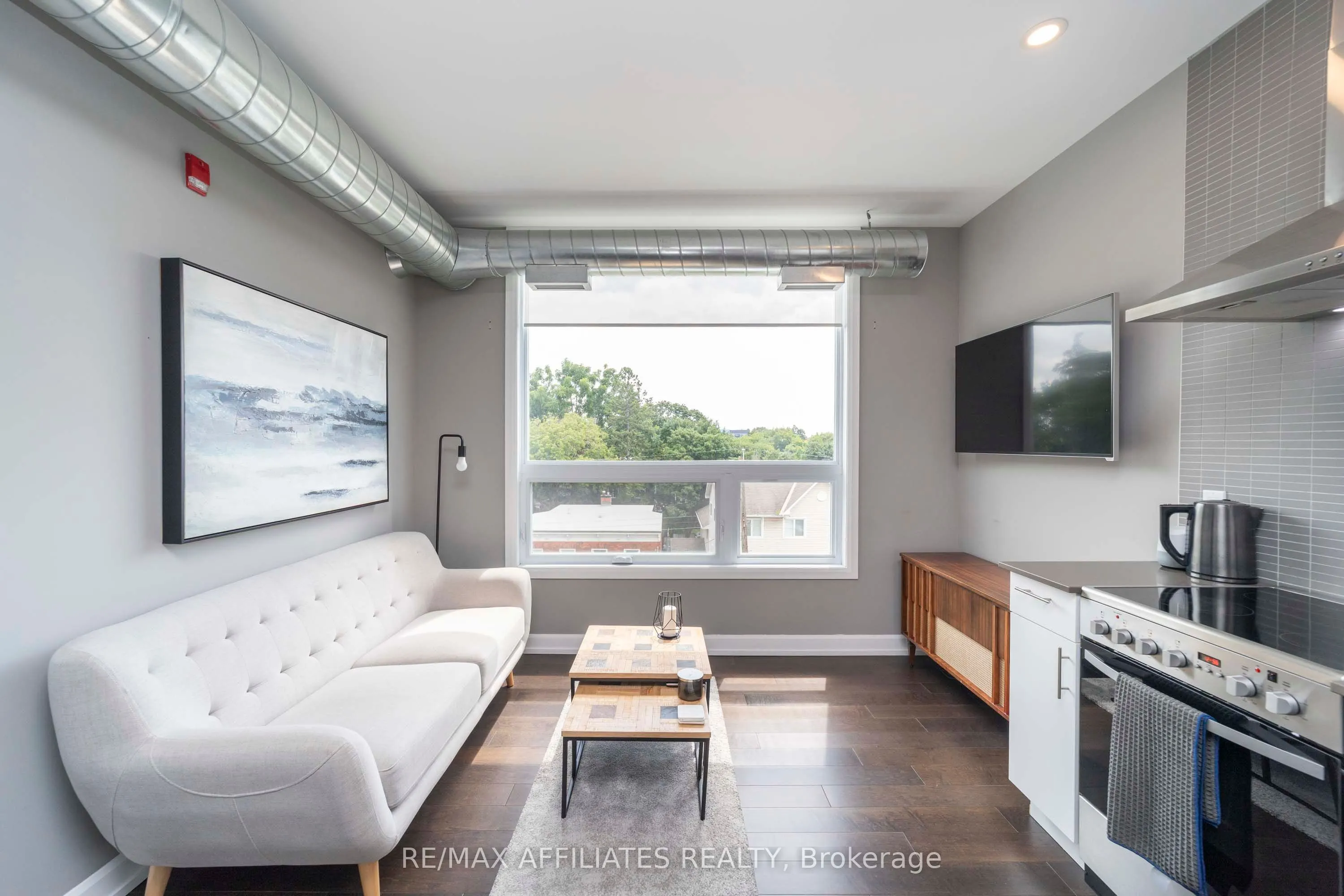 150 Greenfield Avenue, #503