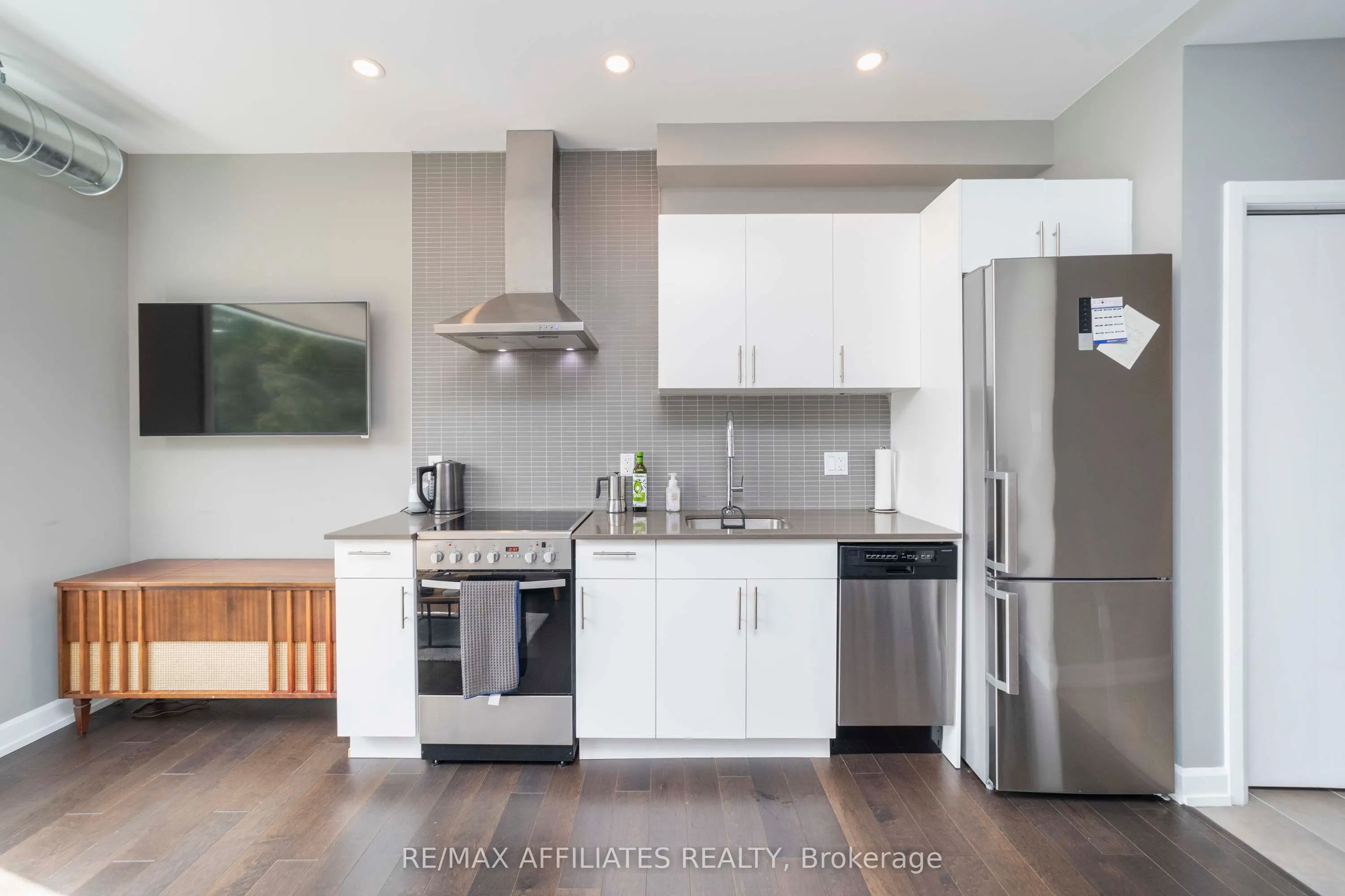 150 Greenfield Avenue, #503
