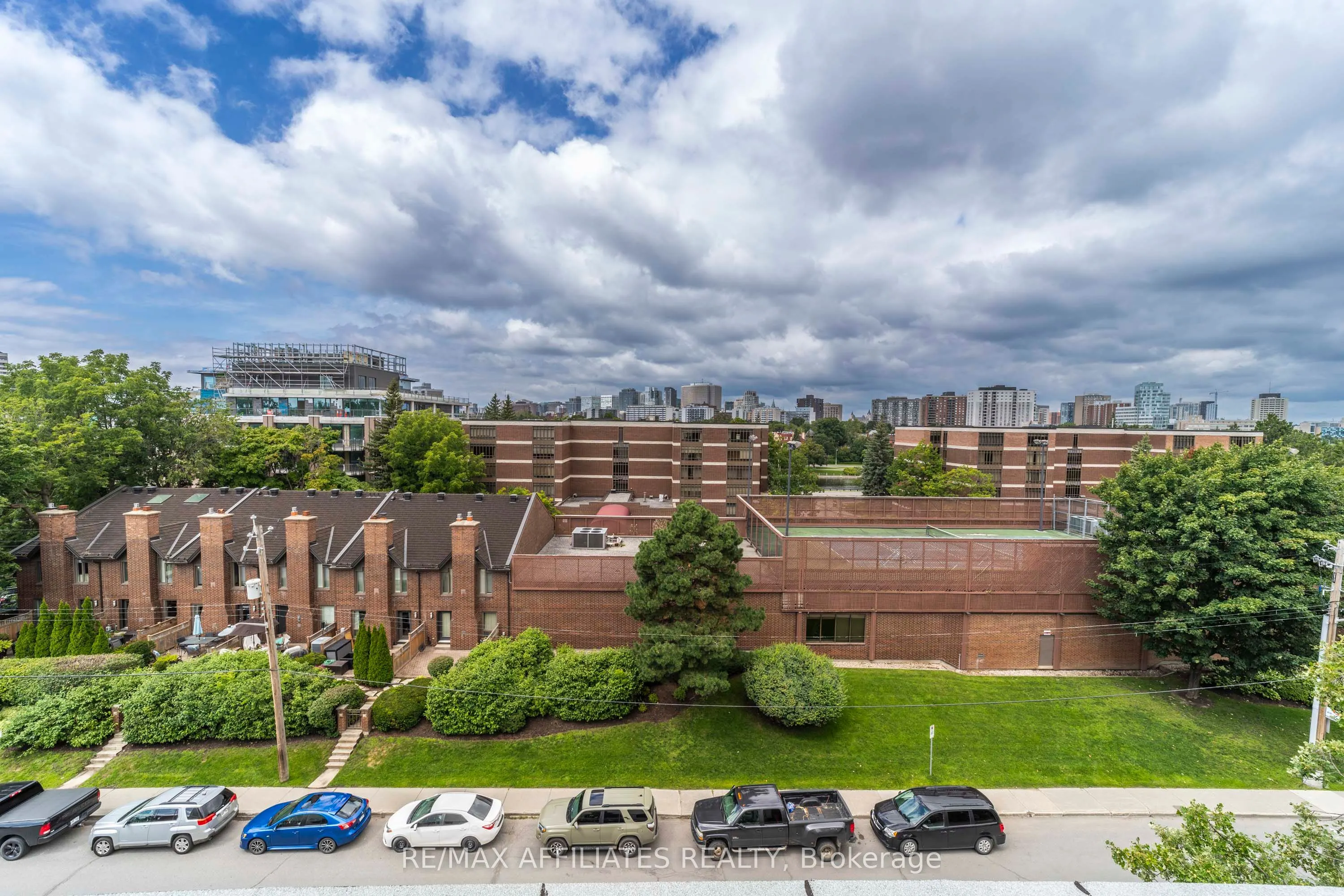150 Greenfield Avenue, #503