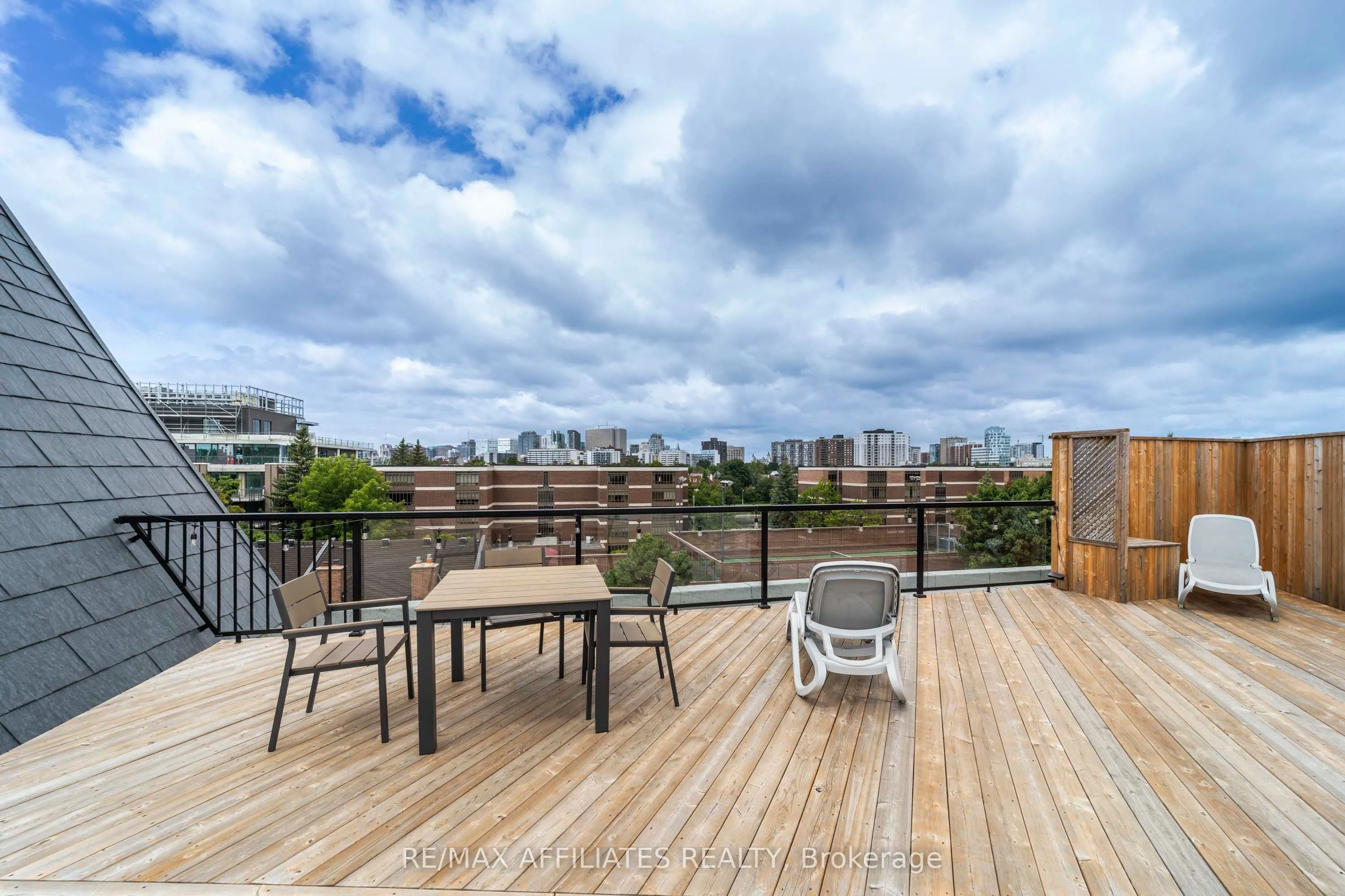 150 Greenfield Avenue, #503