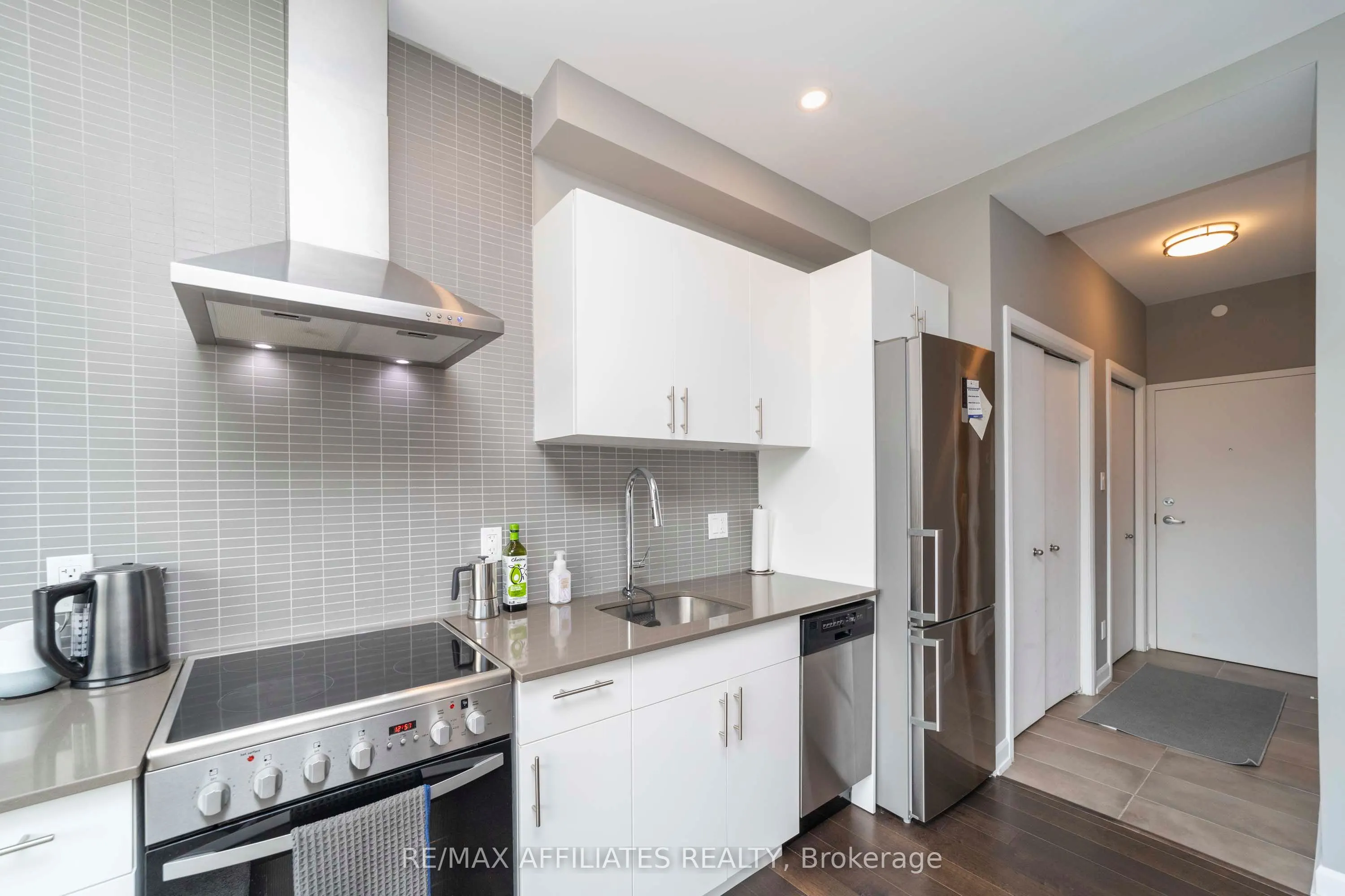 150 Greenfield Avenue, #503