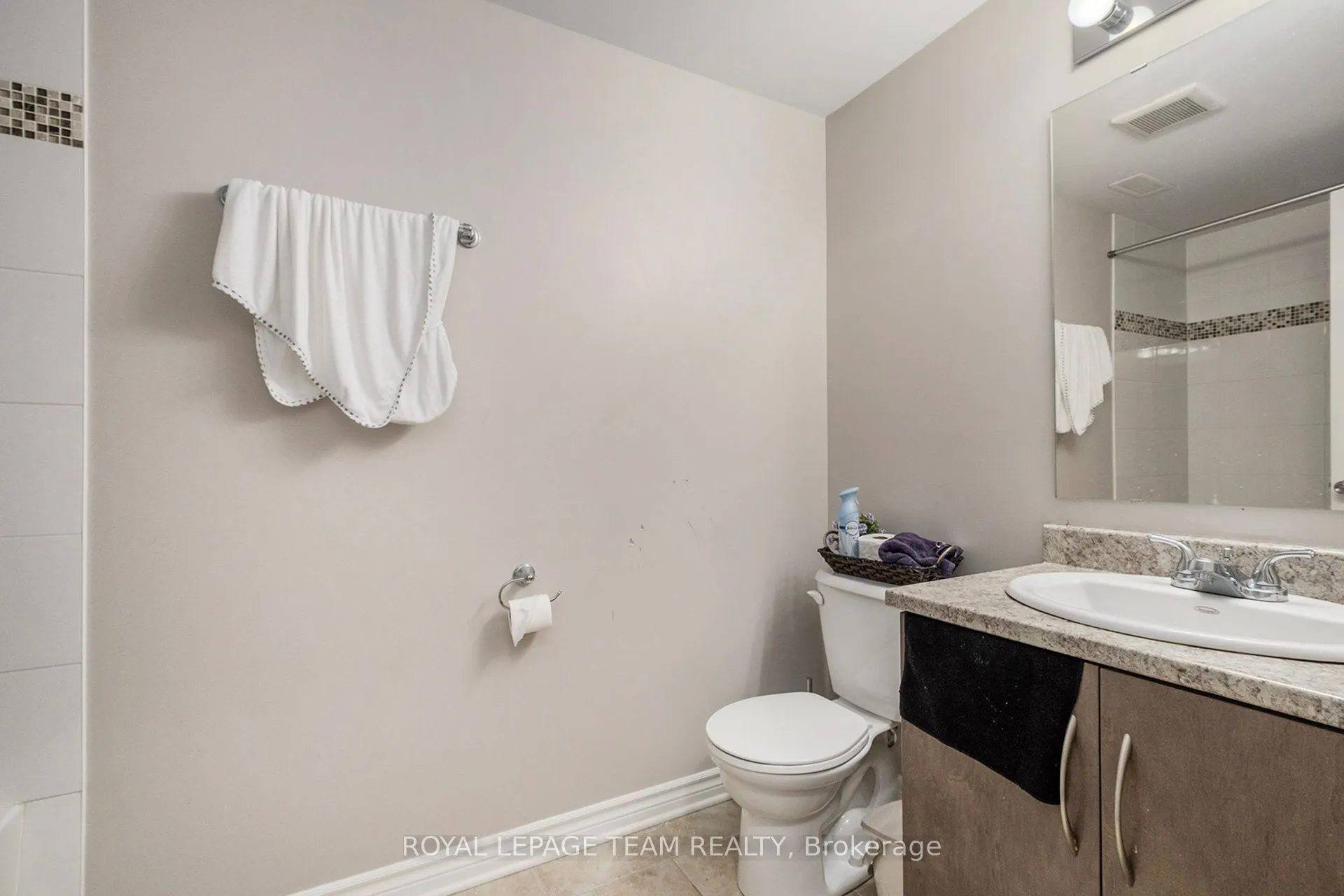 289 Everest Private, #D