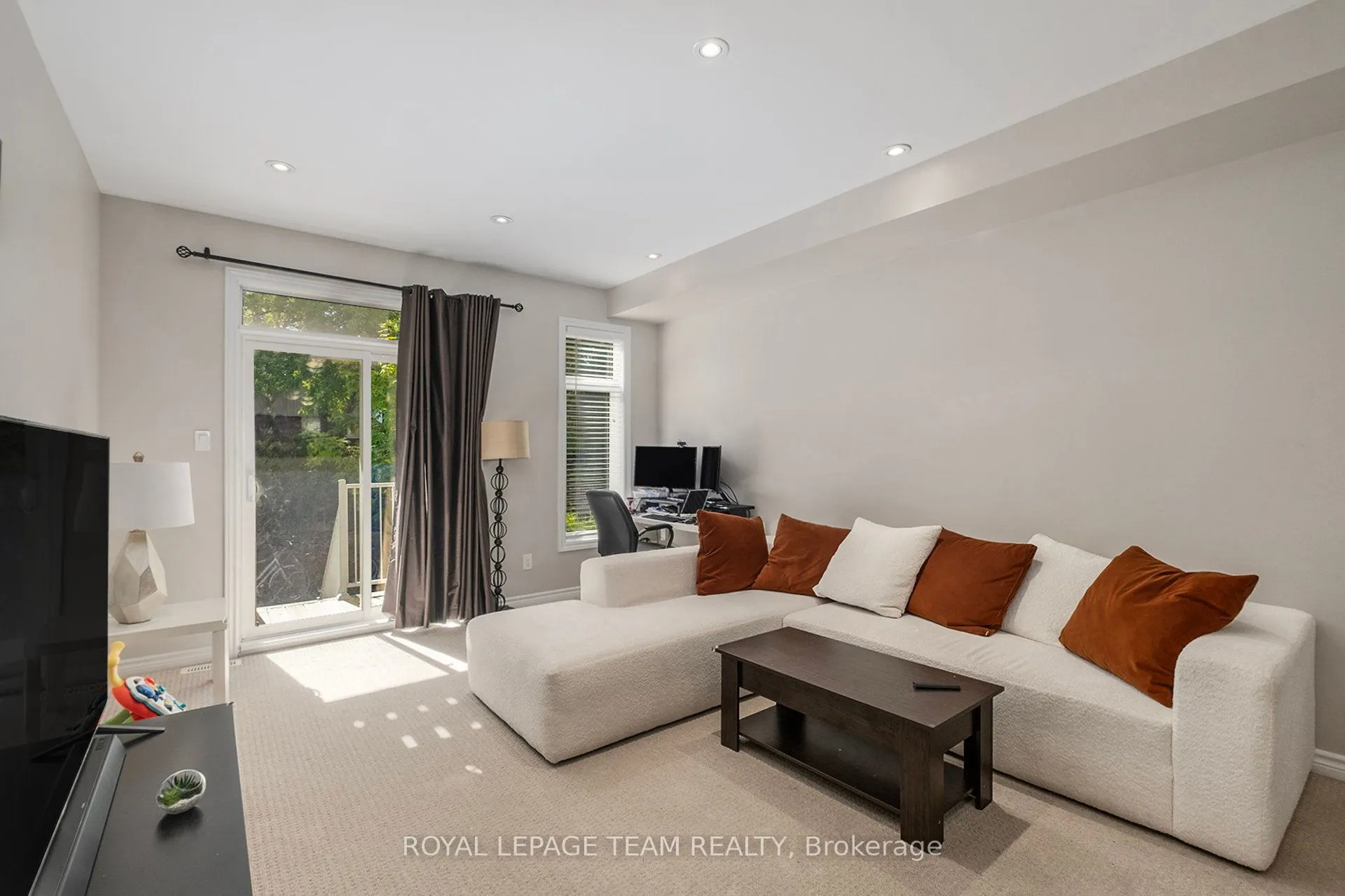 289 Everest Private, #D