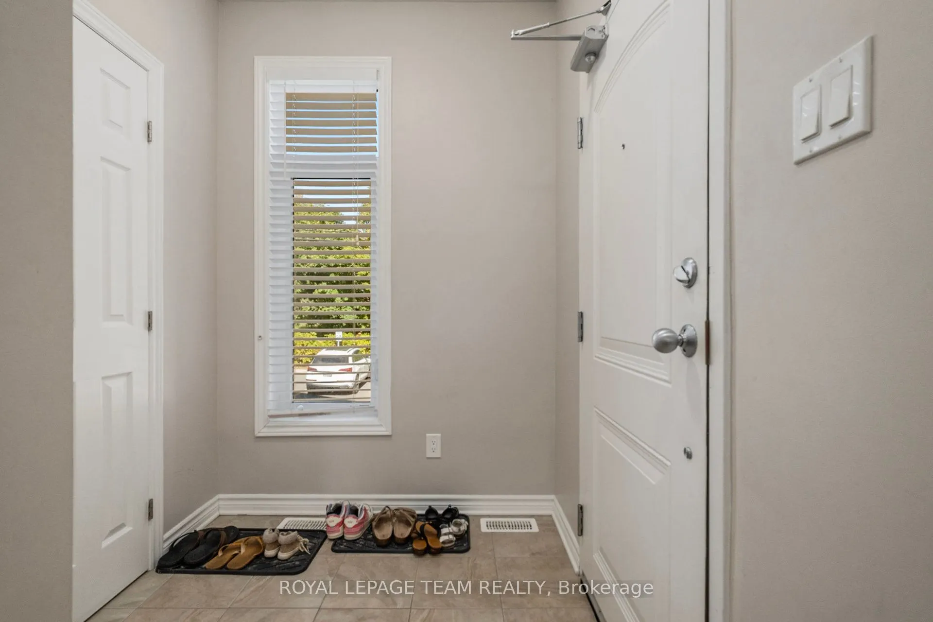 289 Everest Private, #D
