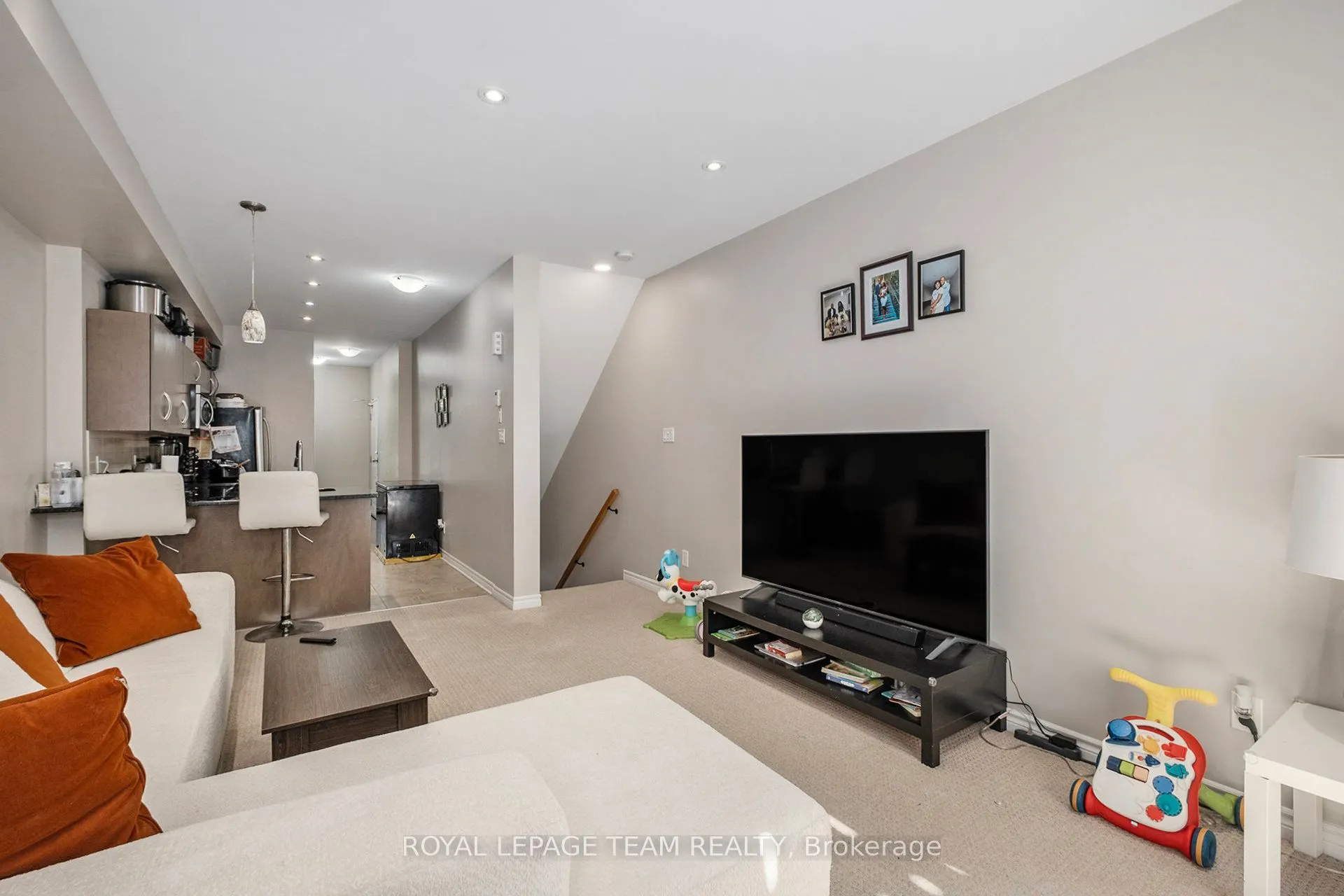 289 Everest Private, #D
