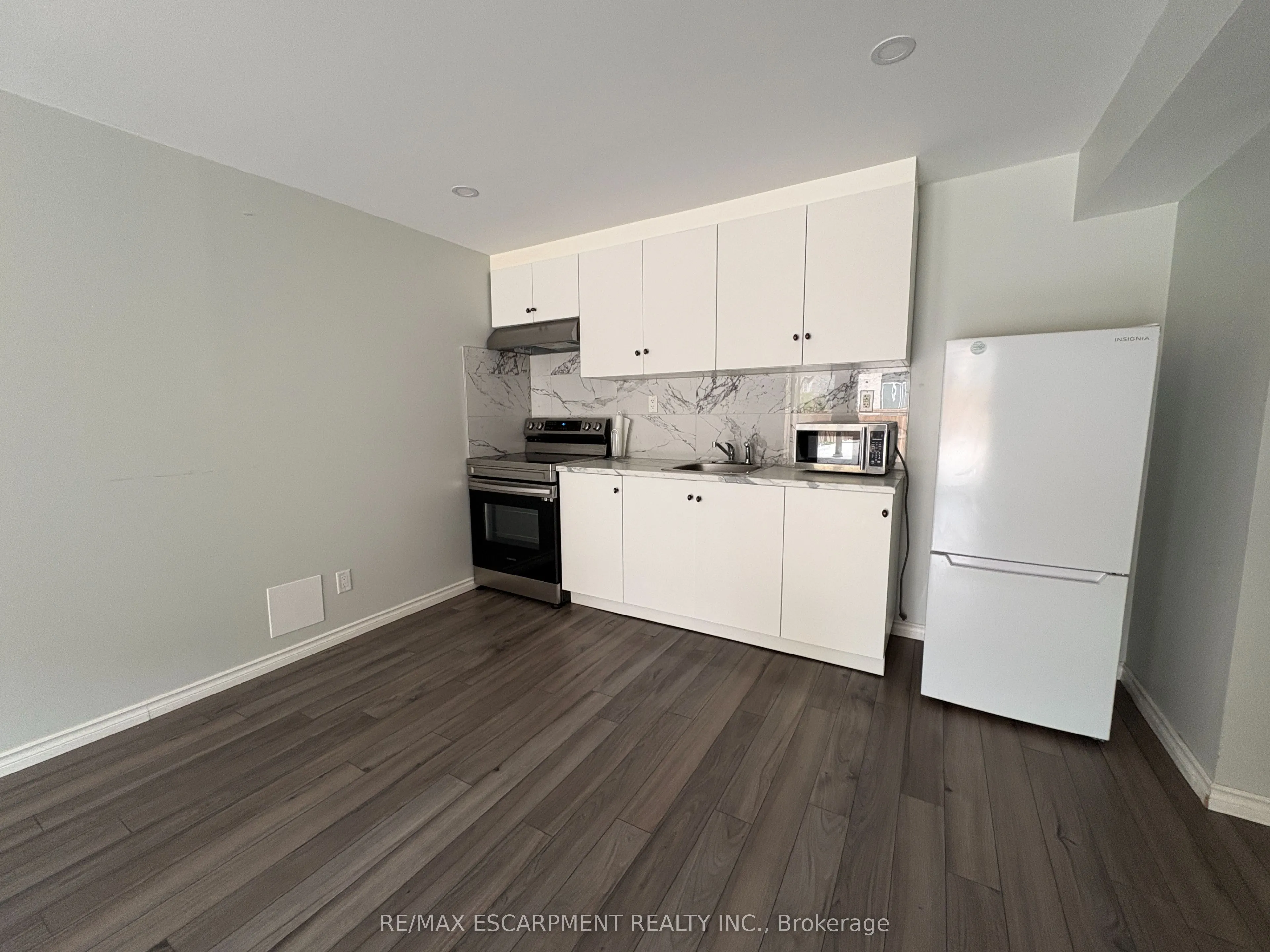 39 West Glen Avenue, #basement