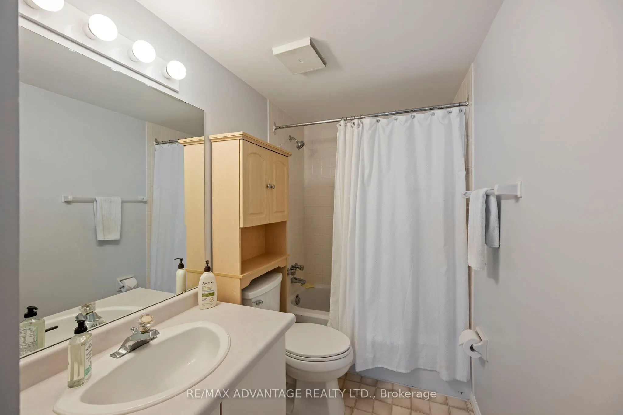 155 Kent Street, #1106