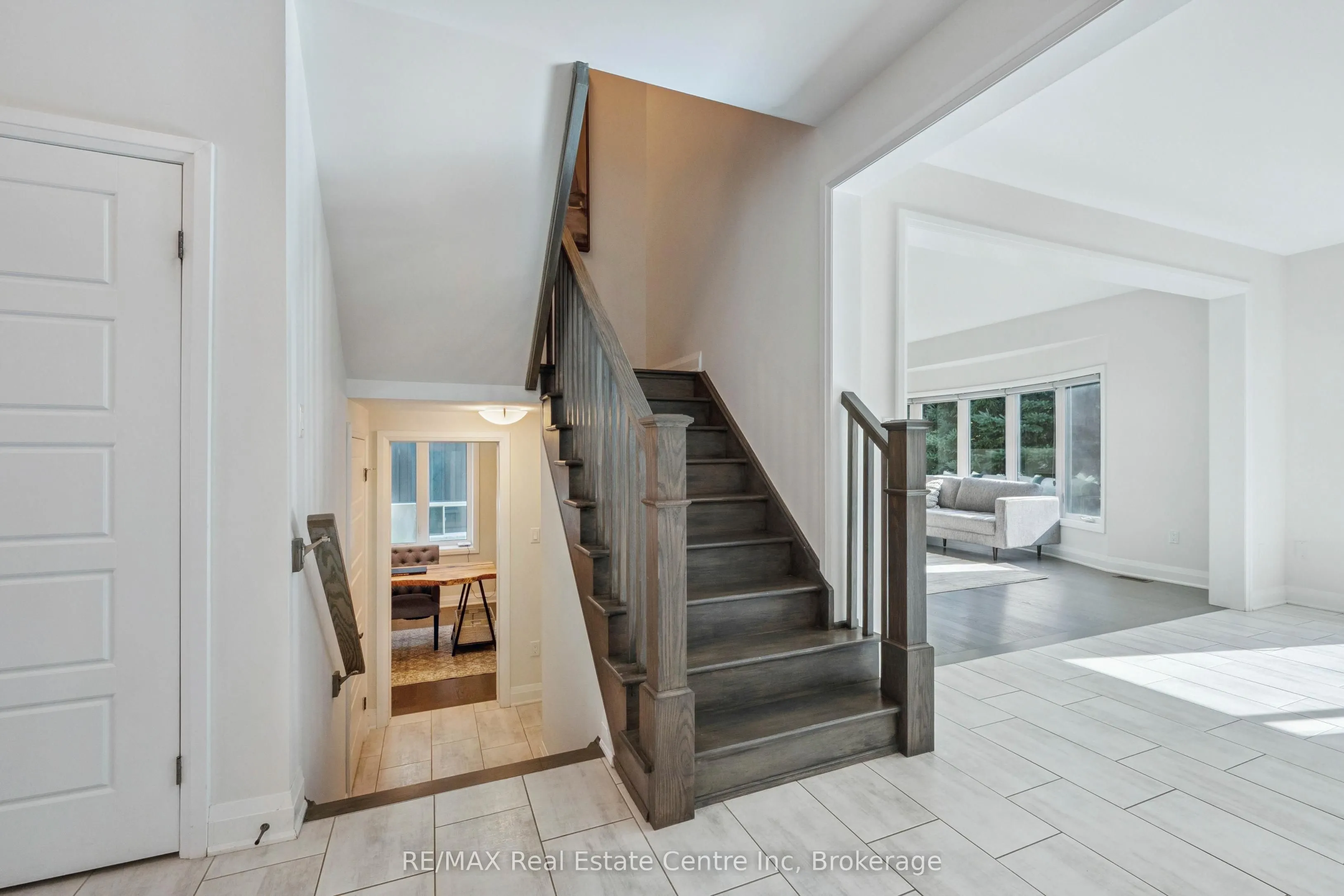 31 EMENY Lane
