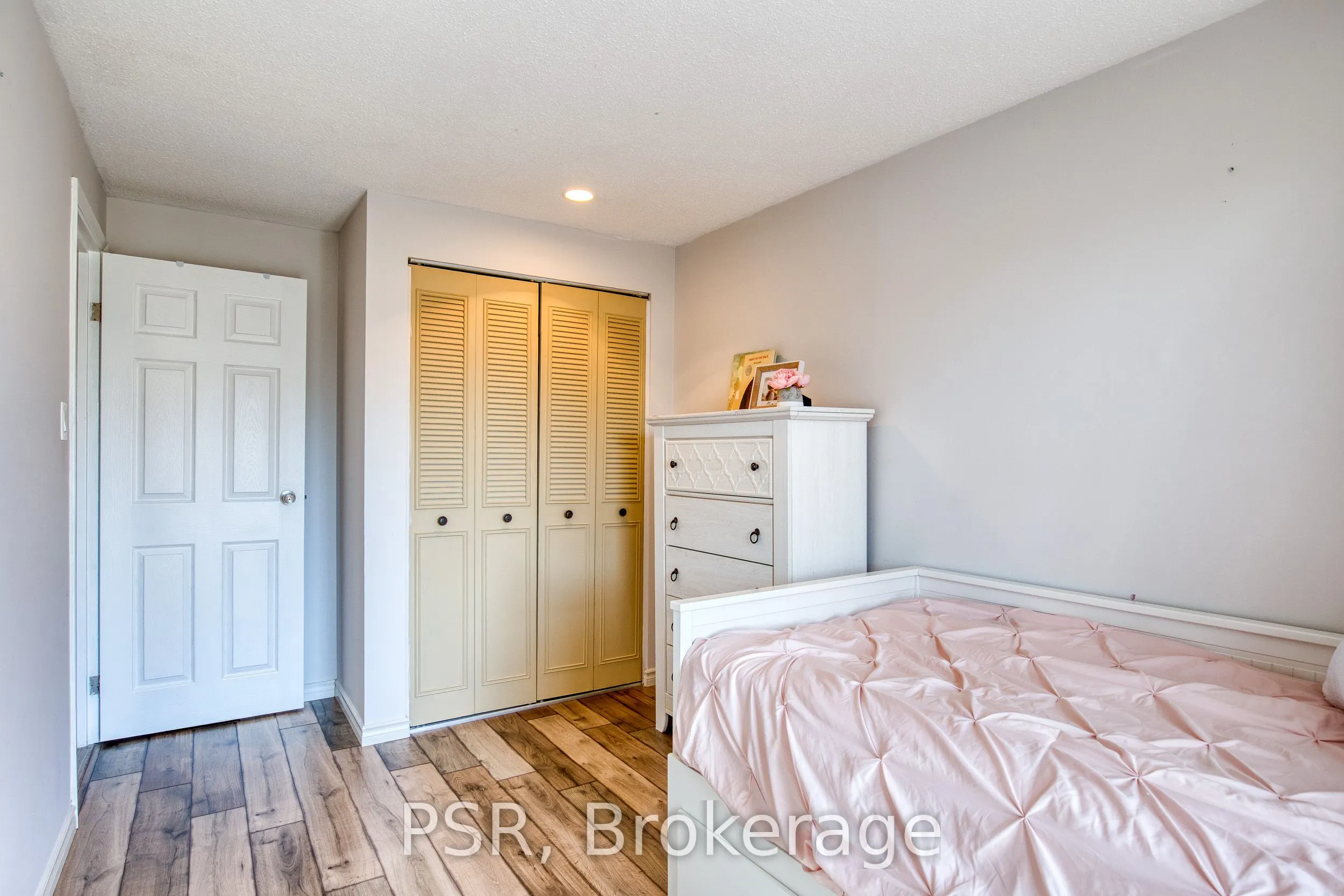 11 Grand River Boulevard, #20