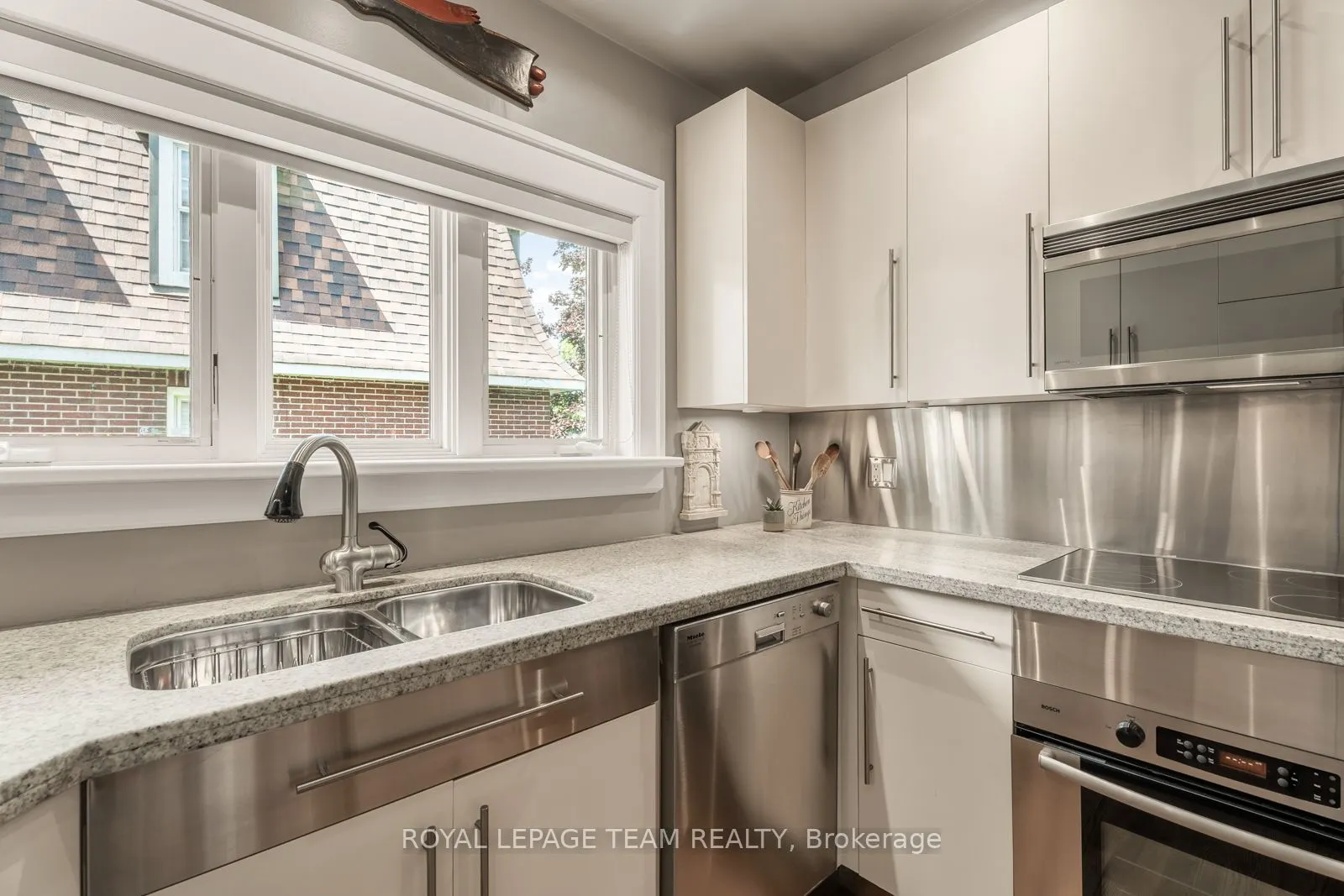 228 Rideau Terrace
