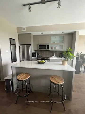 98 Richmond Road, #803