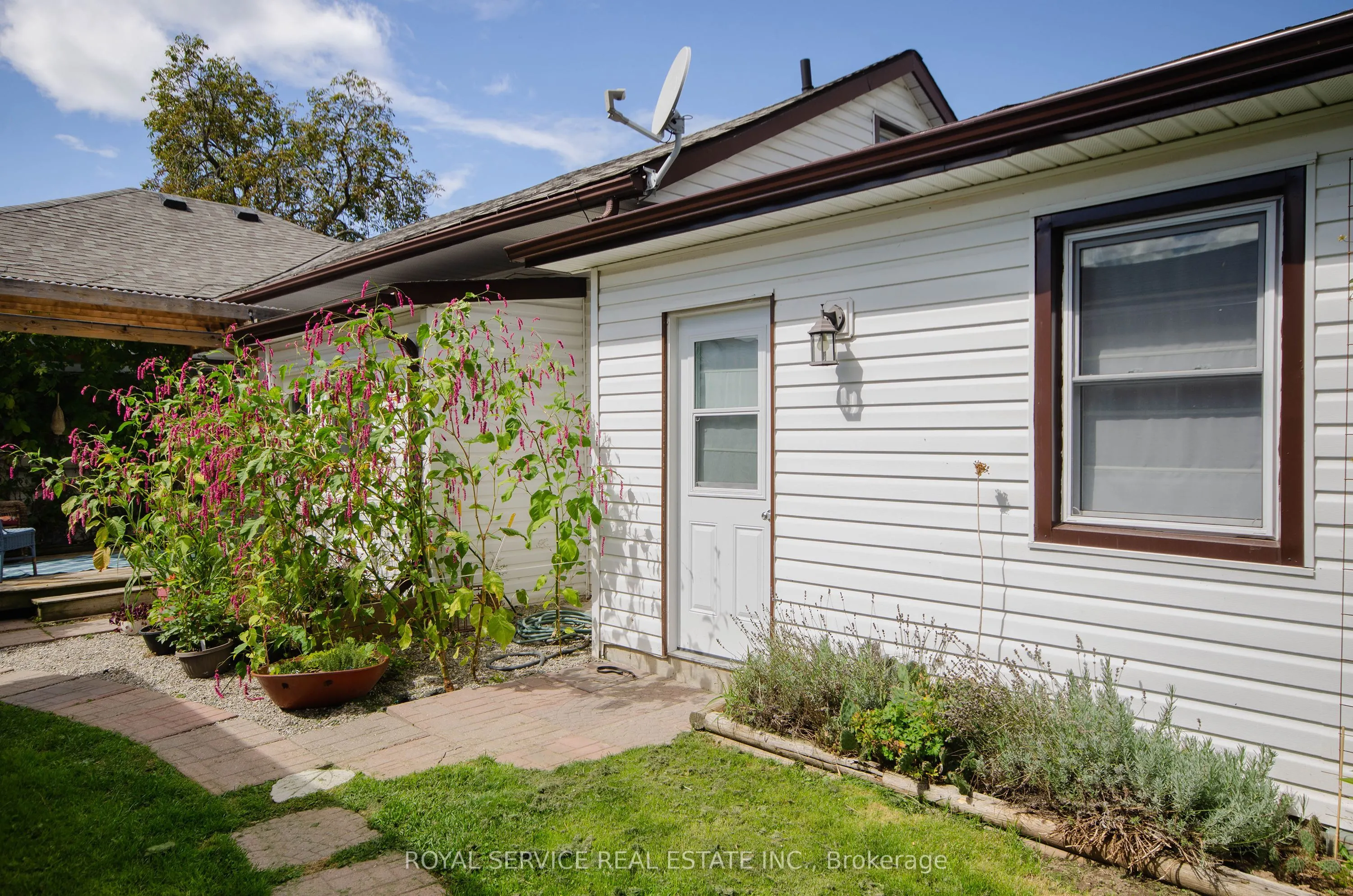87 Hope Street N