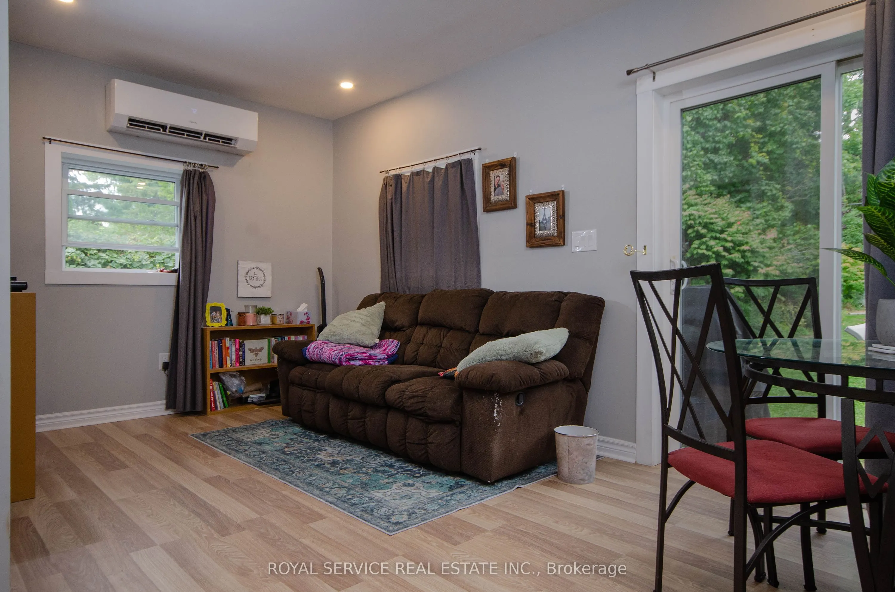 87 Hope Street N
