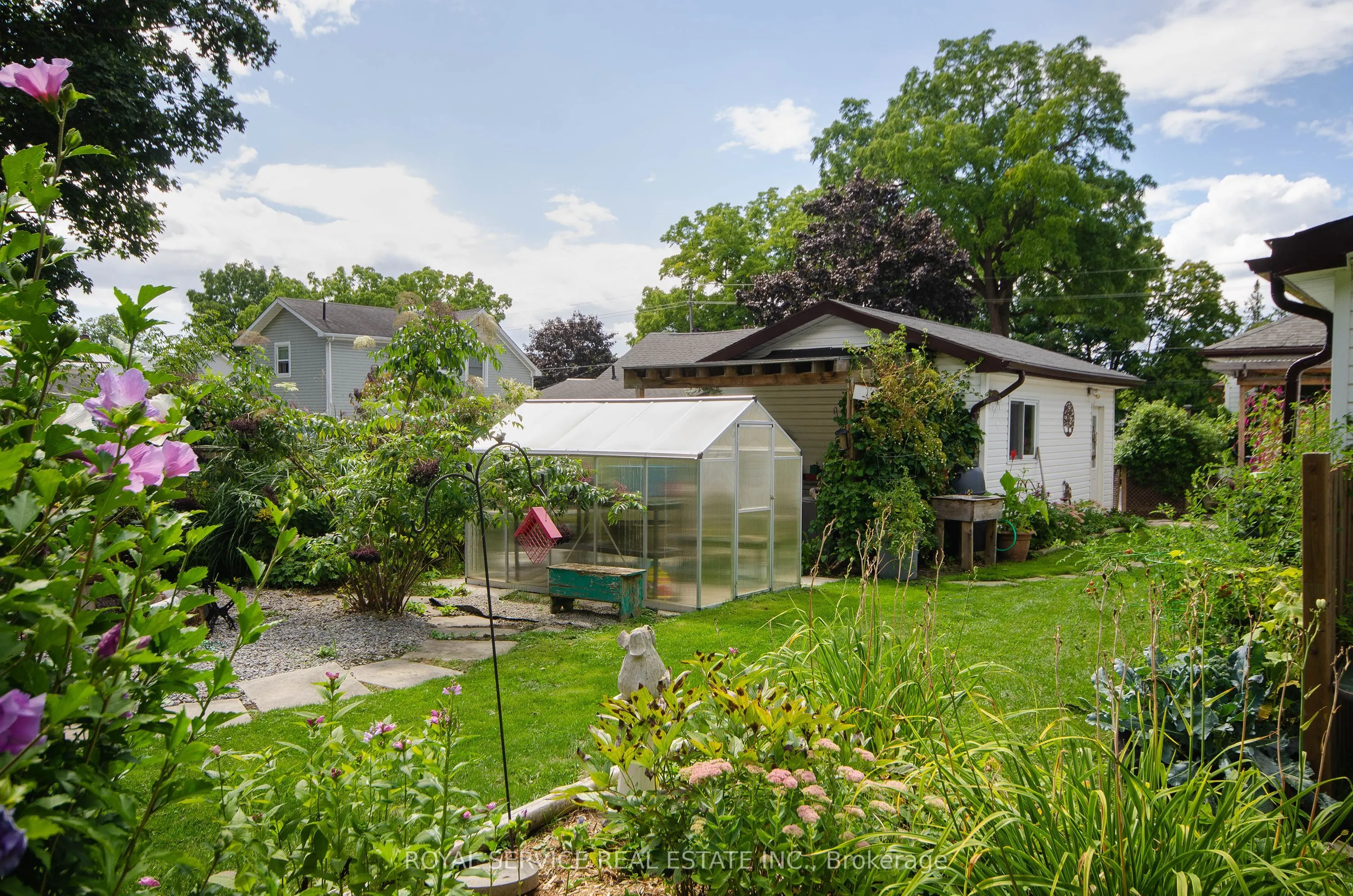 87 Hope Street N