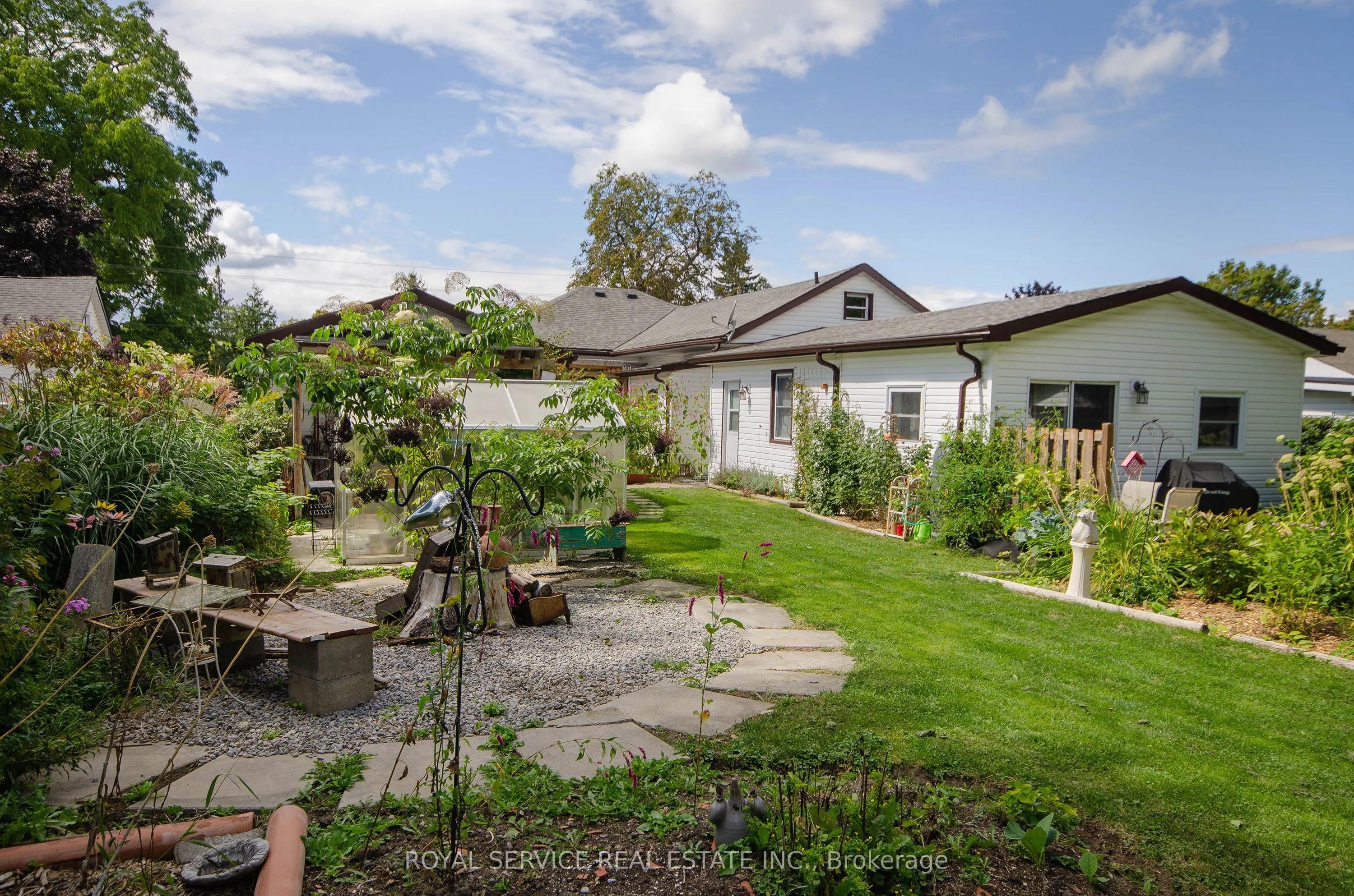 87 Hope Street N