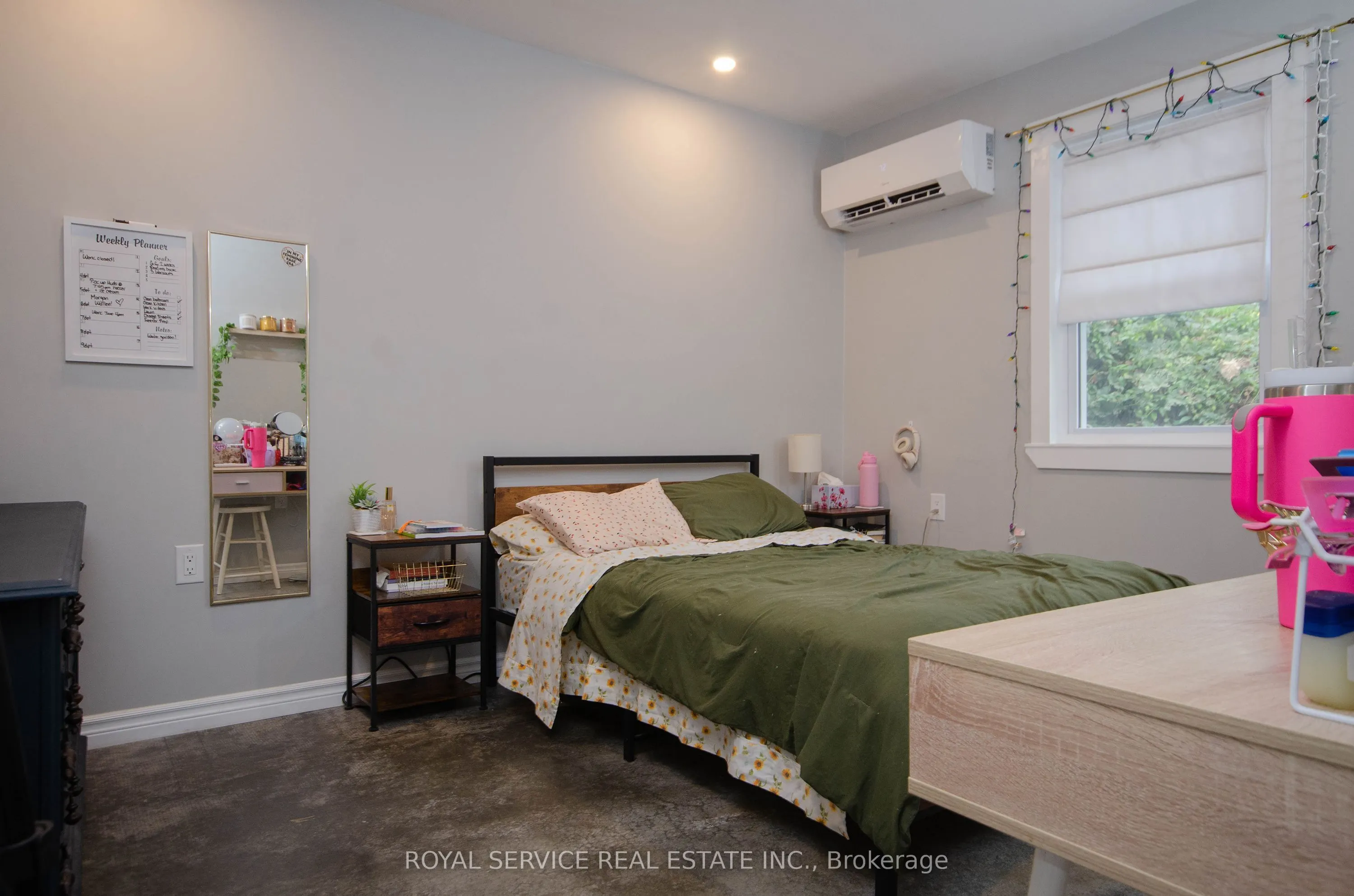87 Hope Street N
