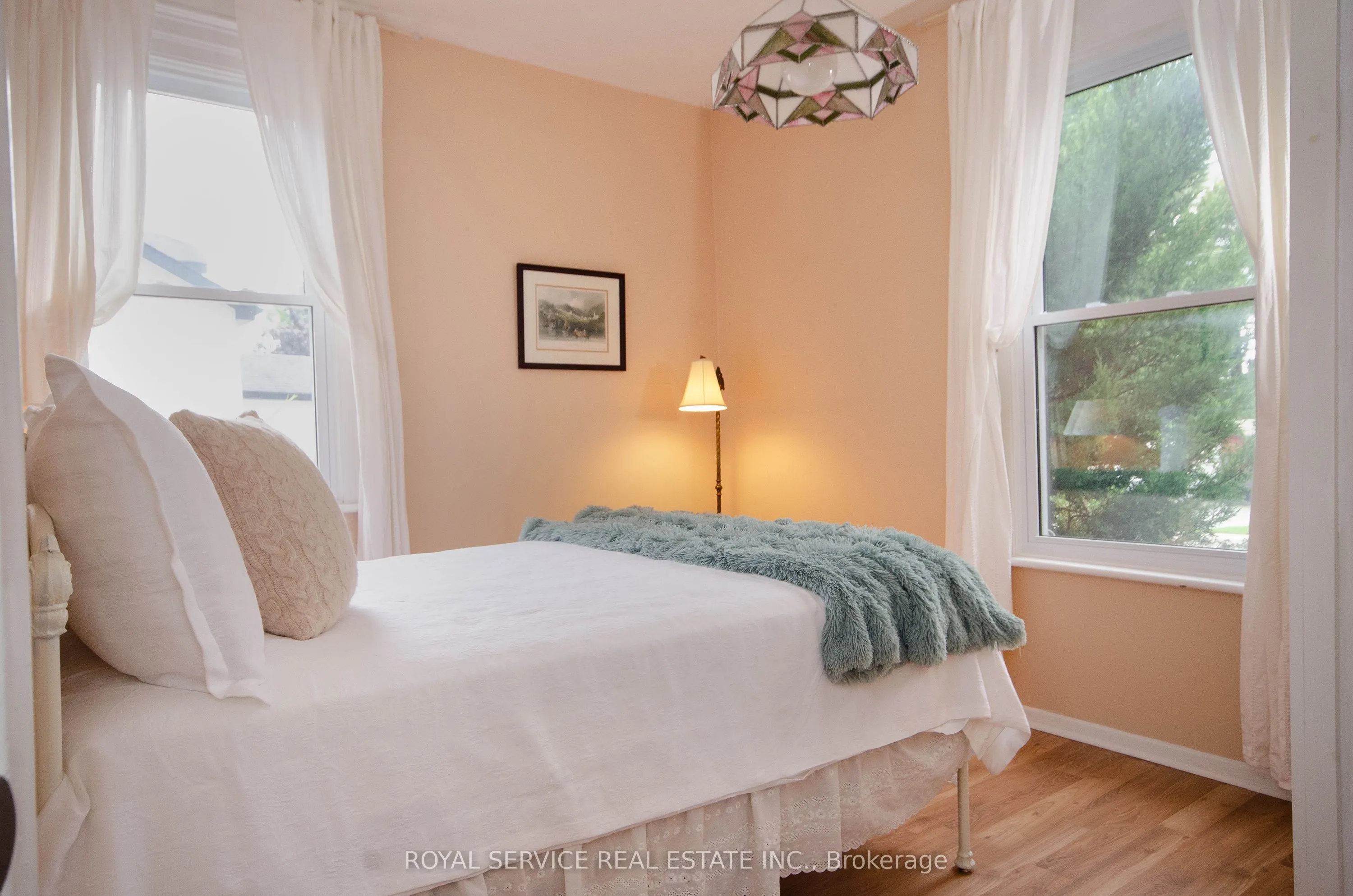 87 Hope Street N