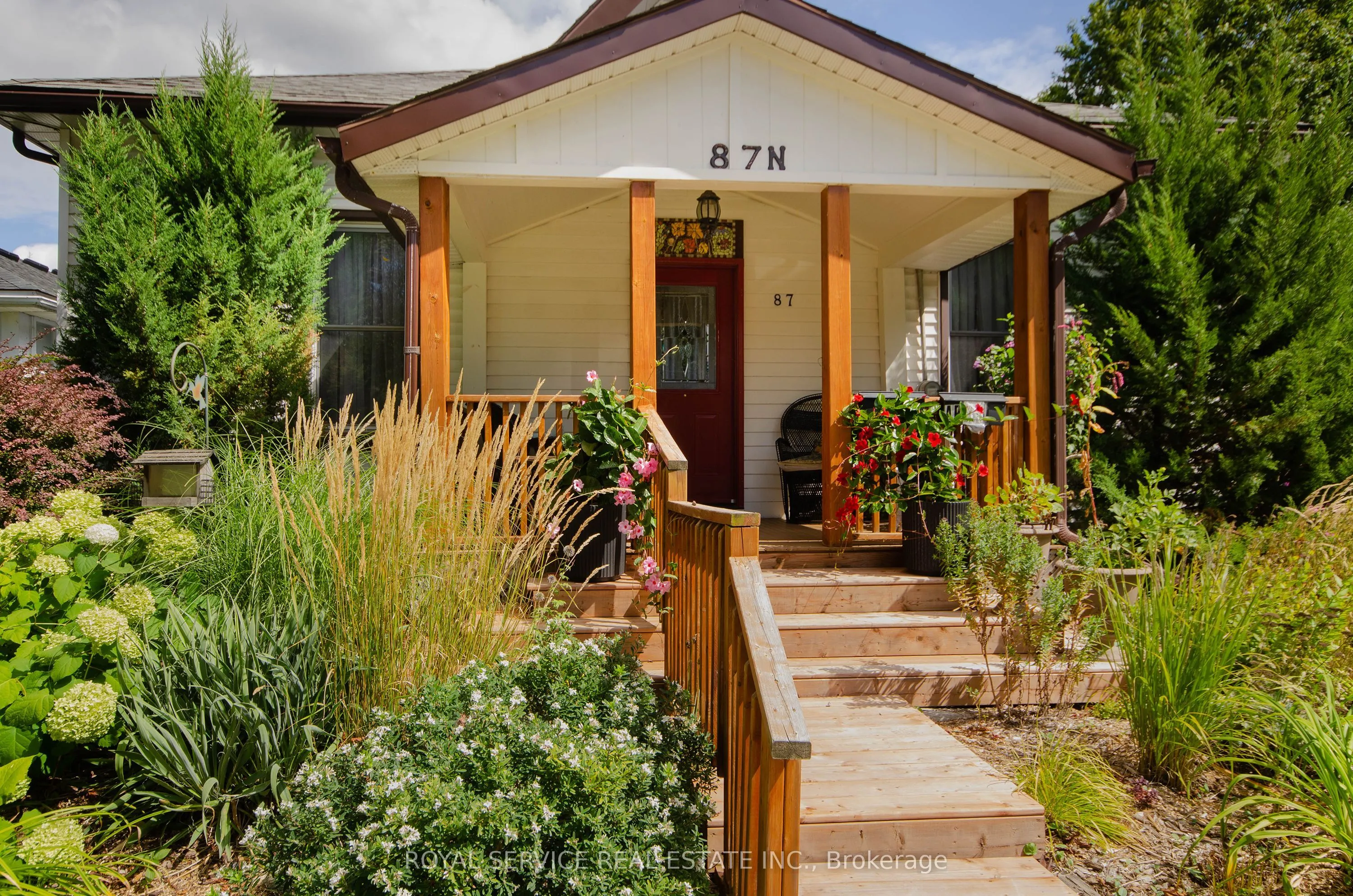 87 Hope Street N