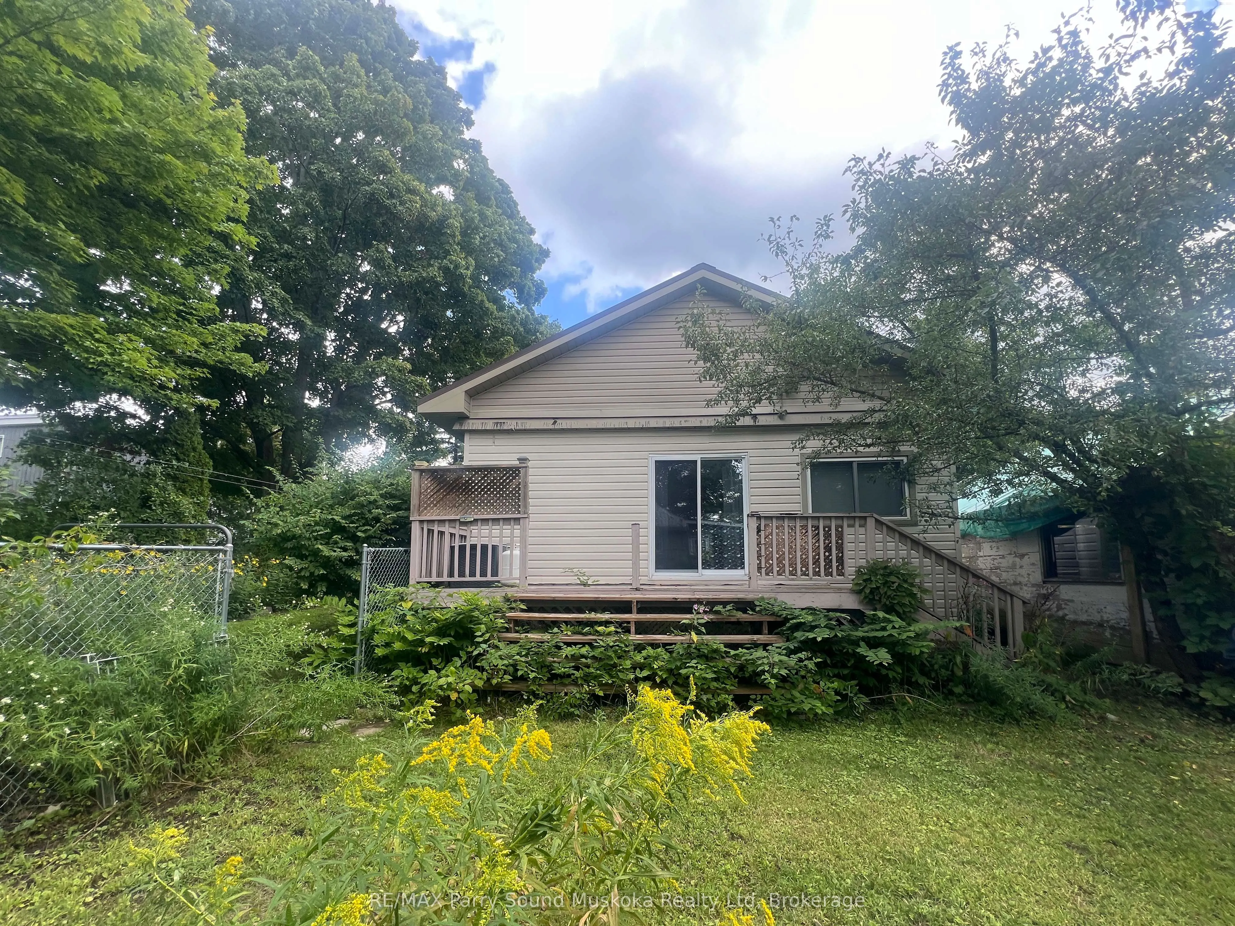 46 Waubeek Street