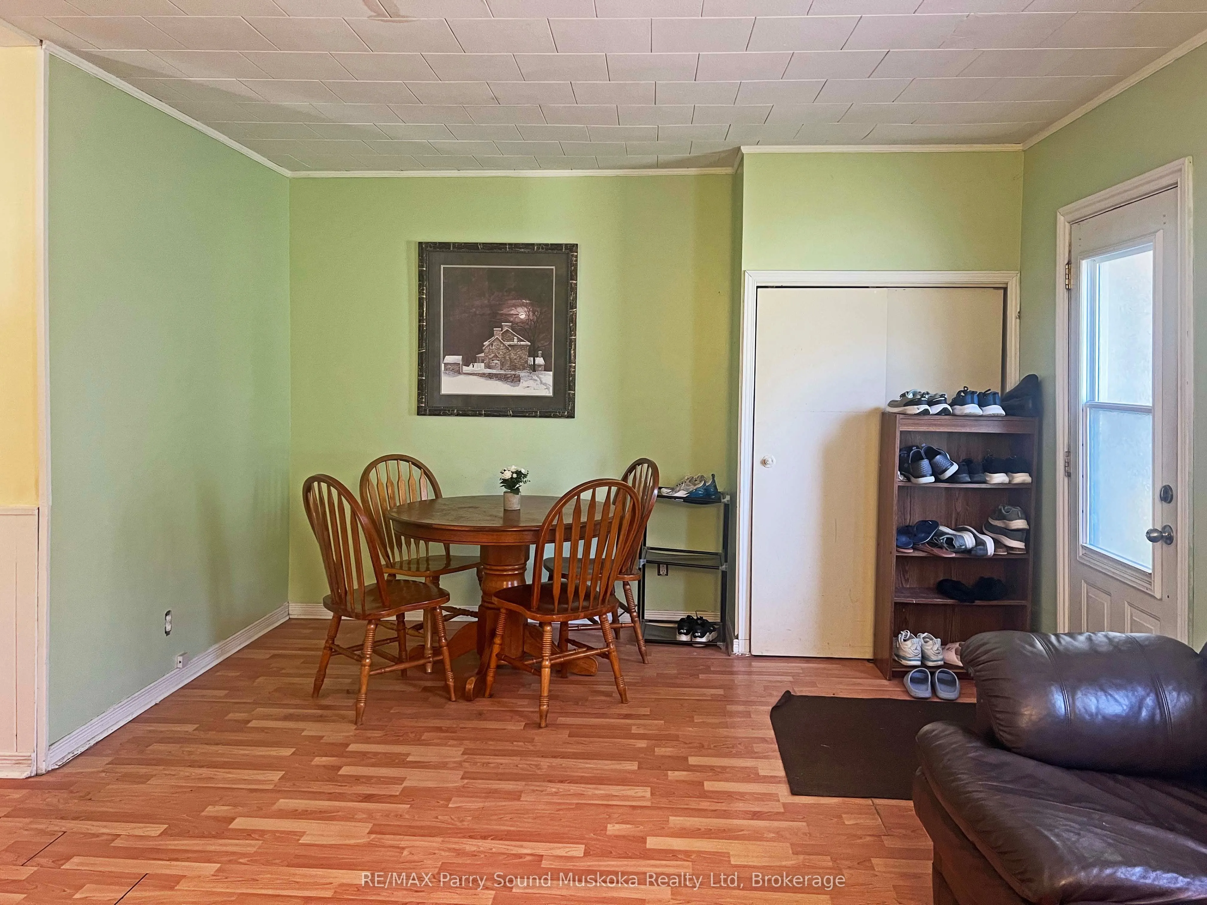 46 Waubeek Street