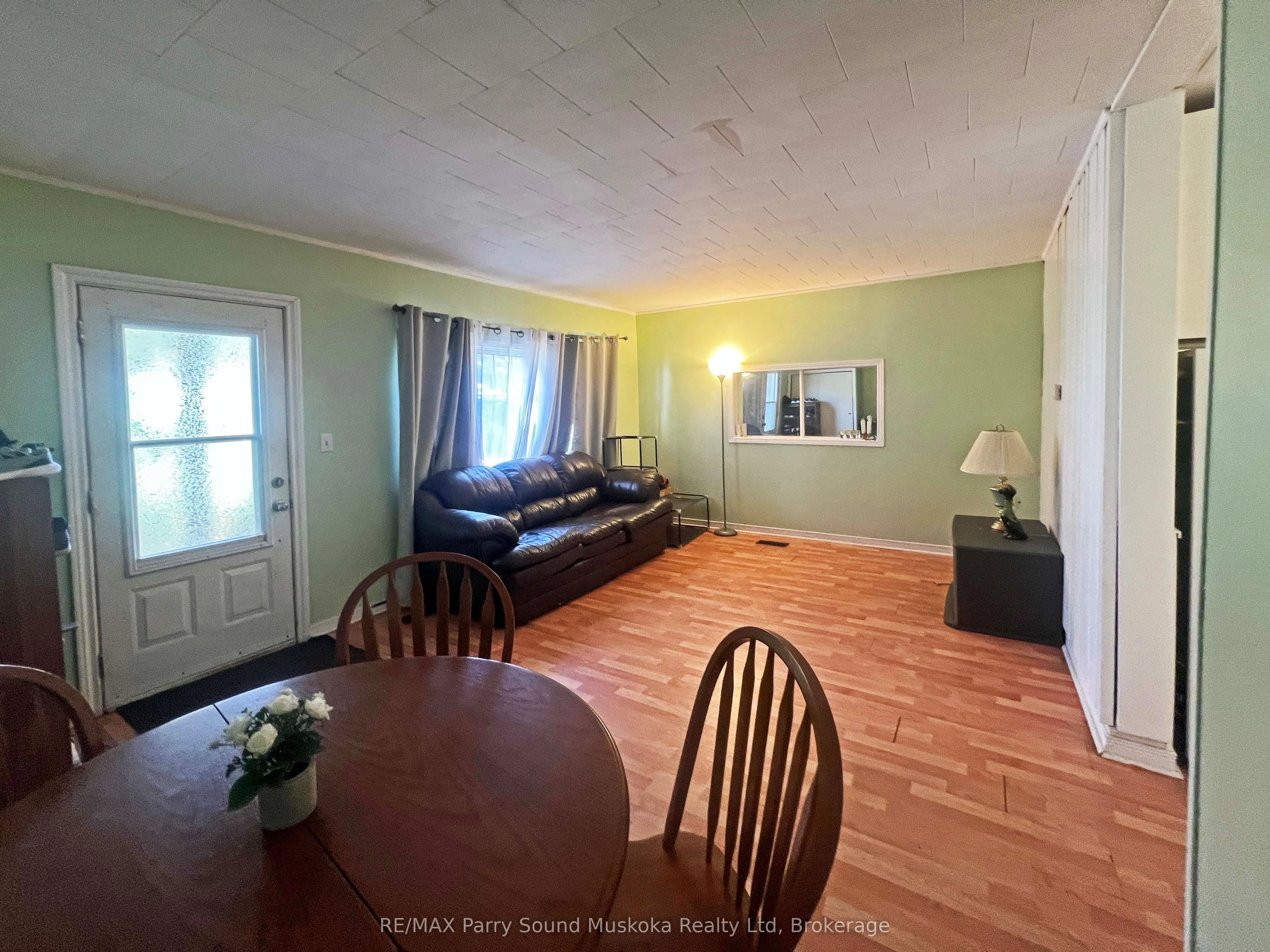 46 Waubeek Street