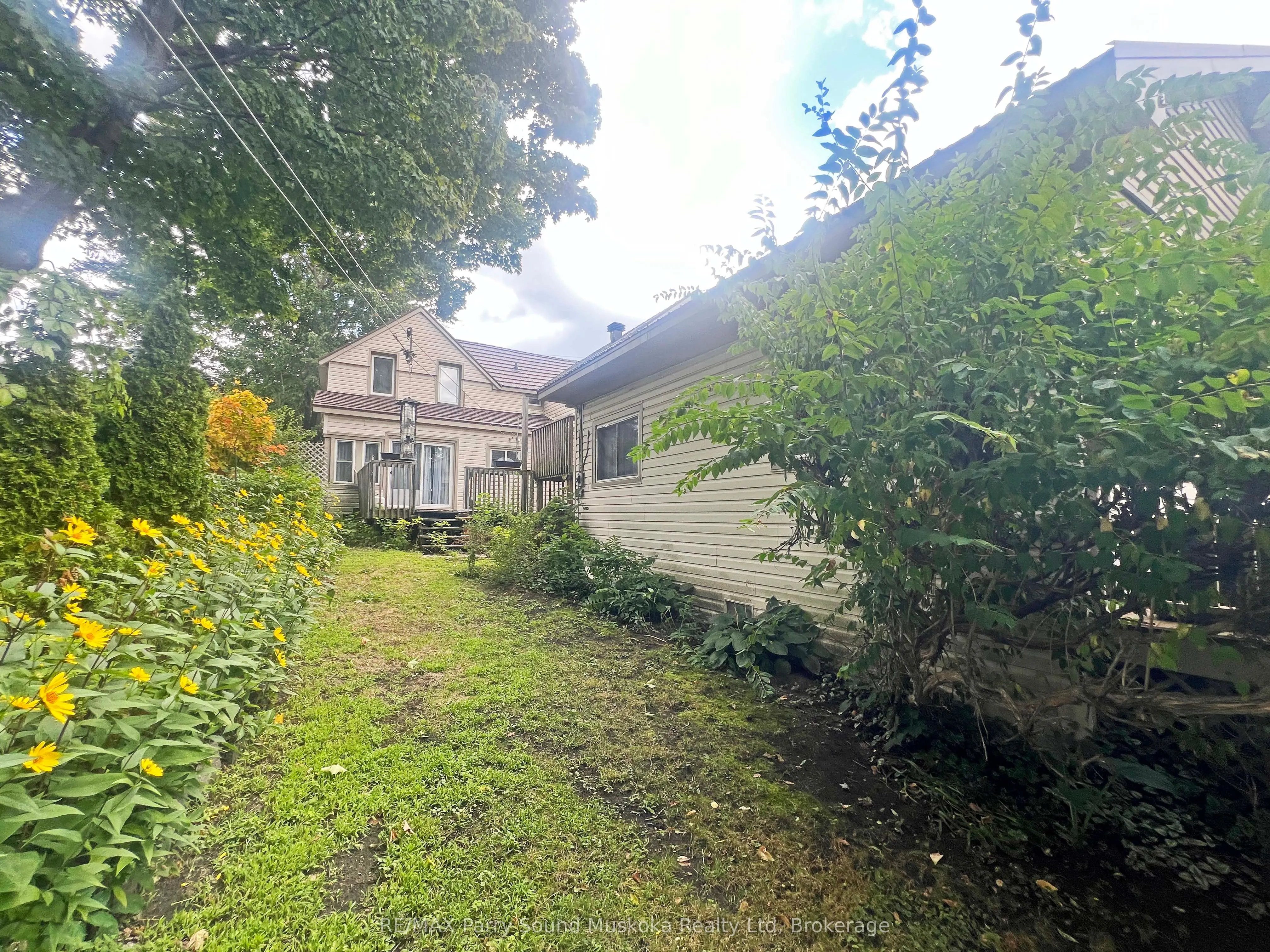 46 Waubeek Street