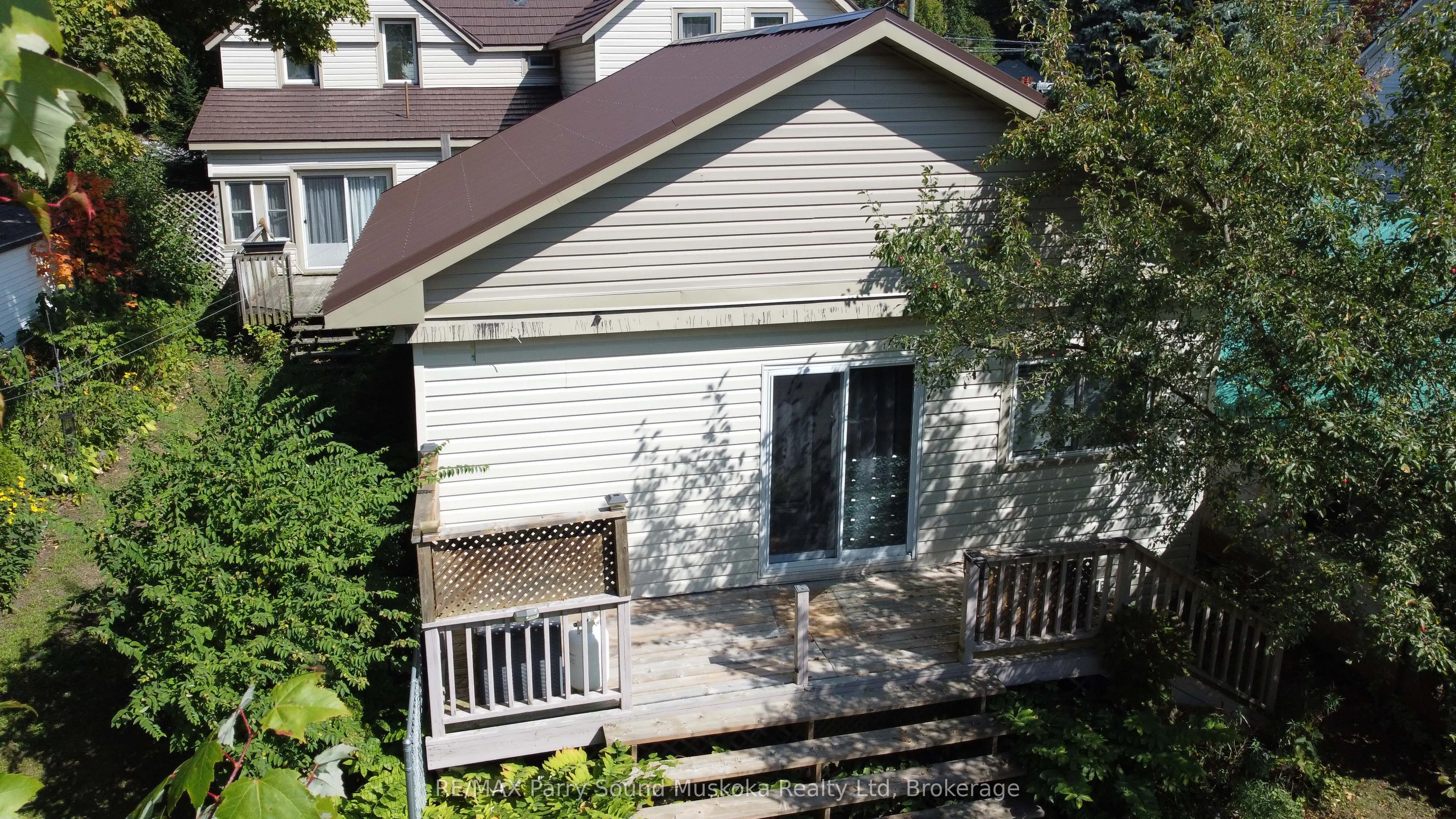 46 Waubeek Street