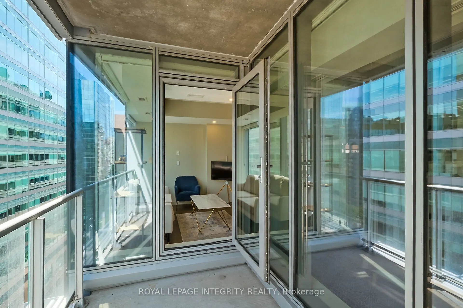 101 Queen Street, #911