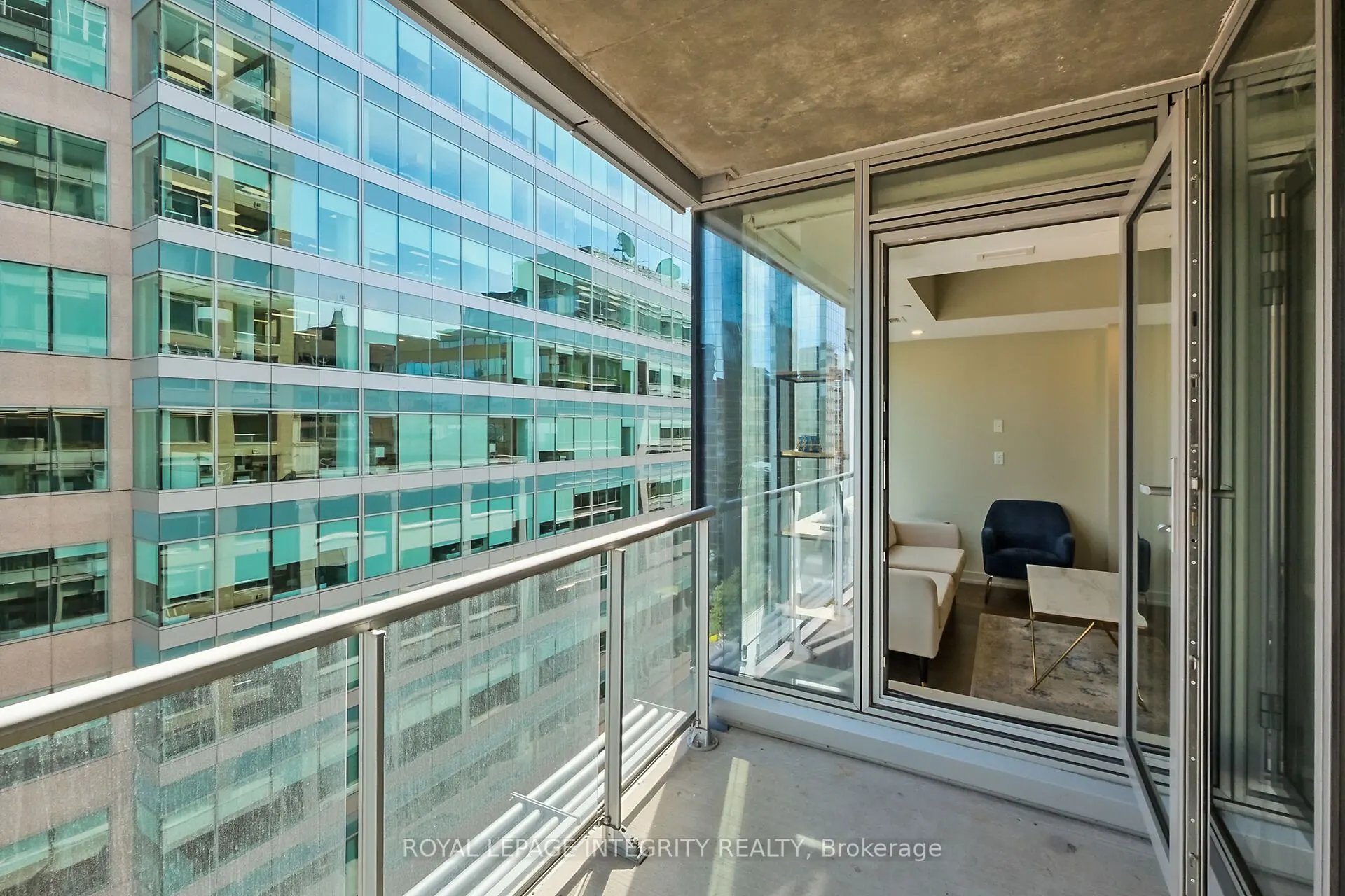 101 Queen Street, #911
