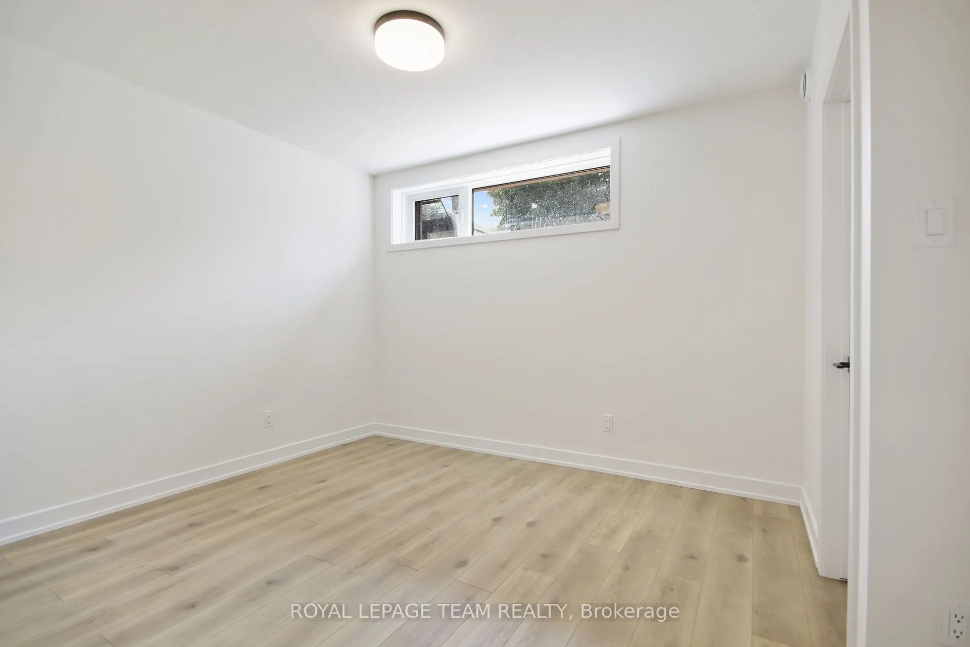 241 BREEZEHILL Avenue S, #B2