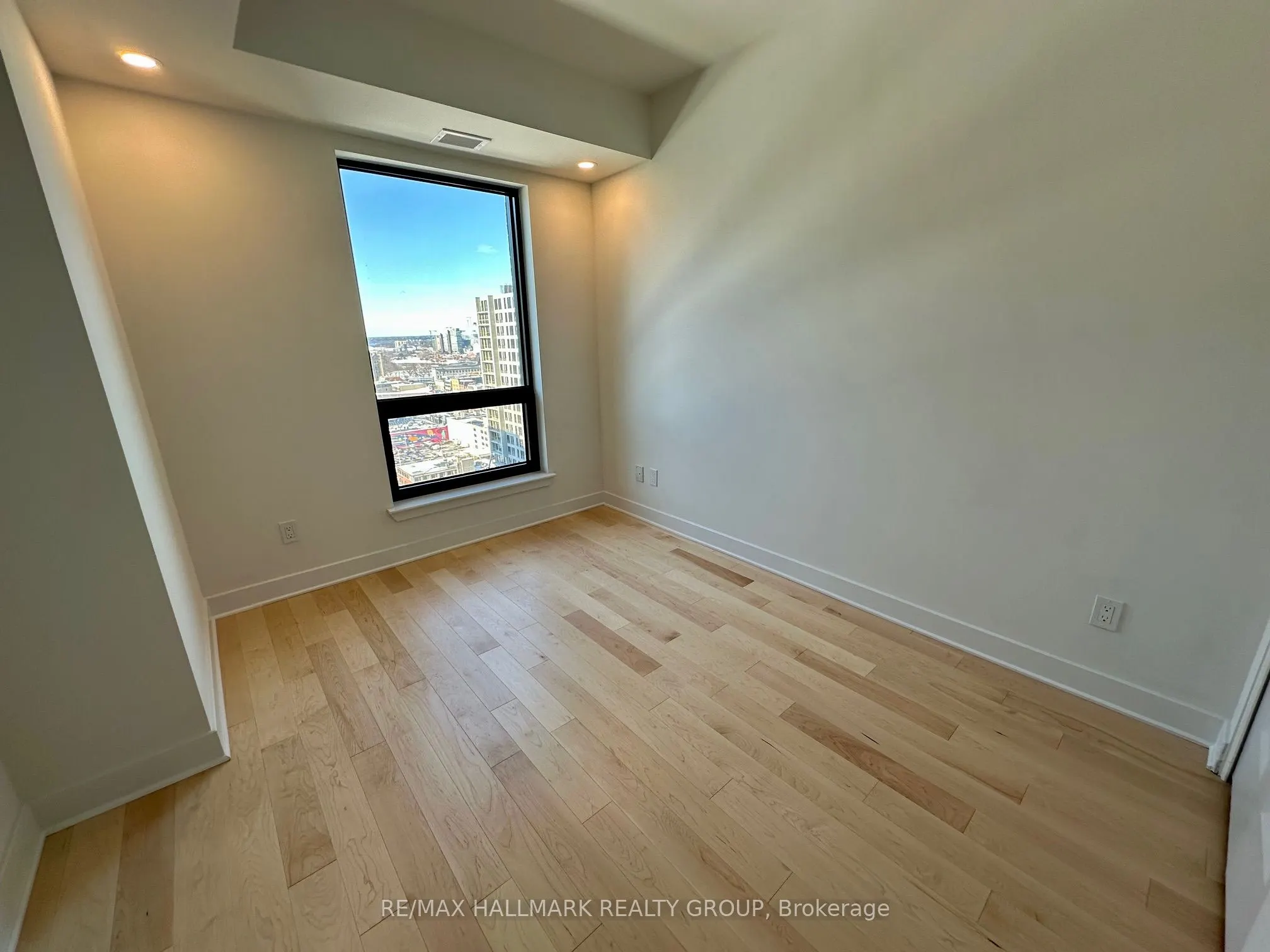 180 George Street, #2001