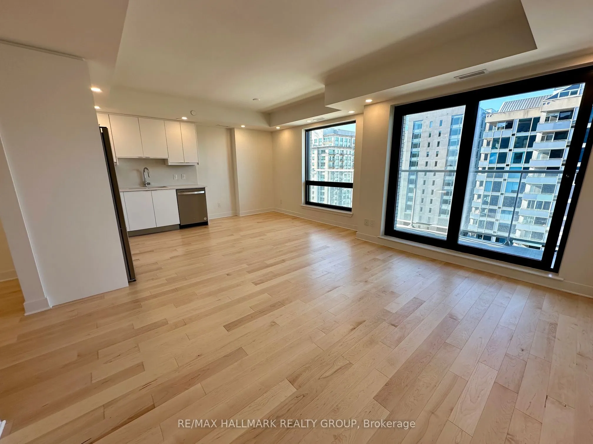 180 George Street, #2001