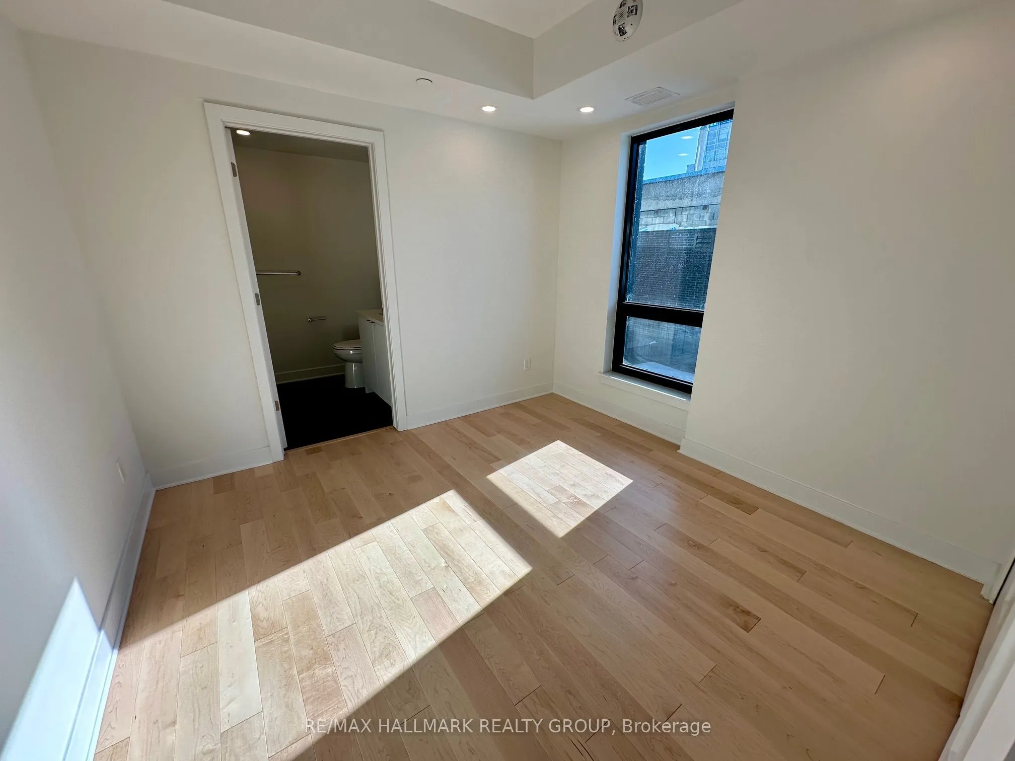 180 George Street, #2001