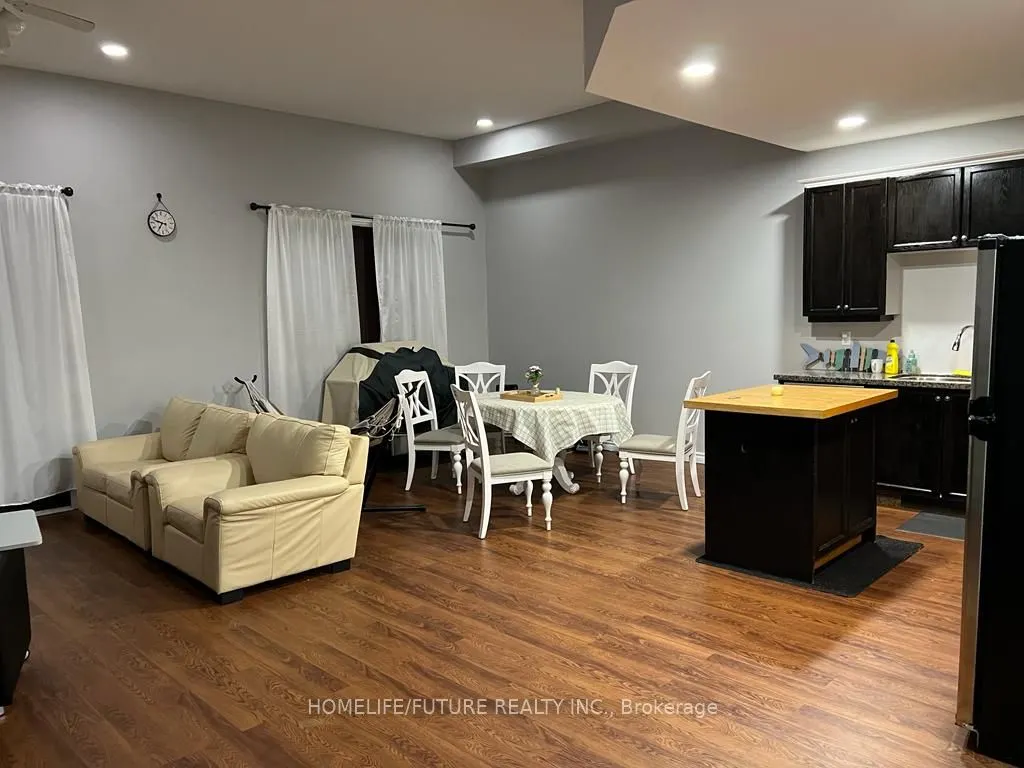 248 Front Street N