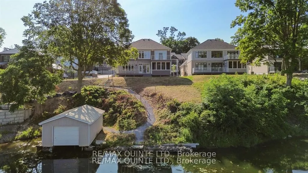 125 Villeneuve Drive