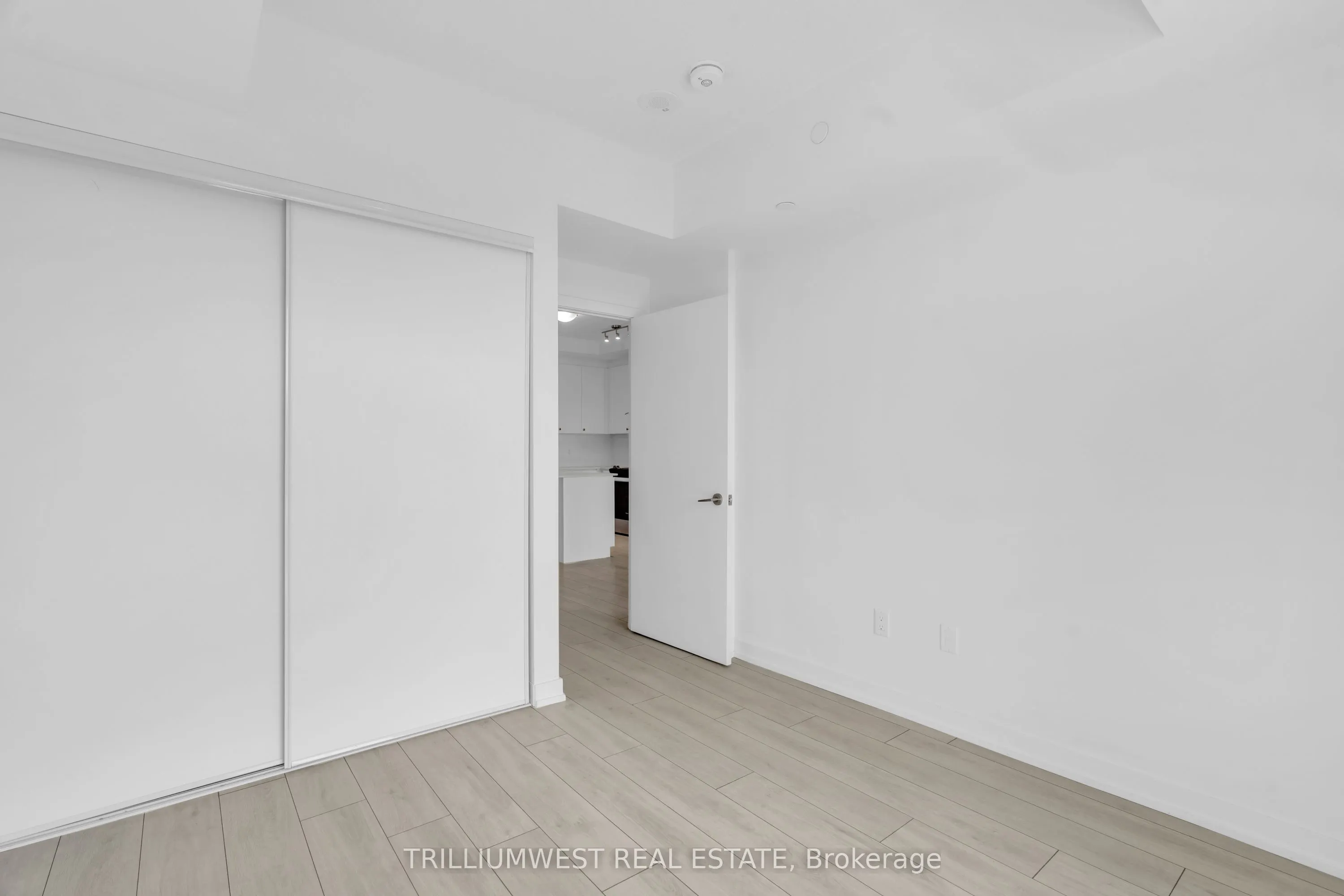 55 Duke Street W, #322