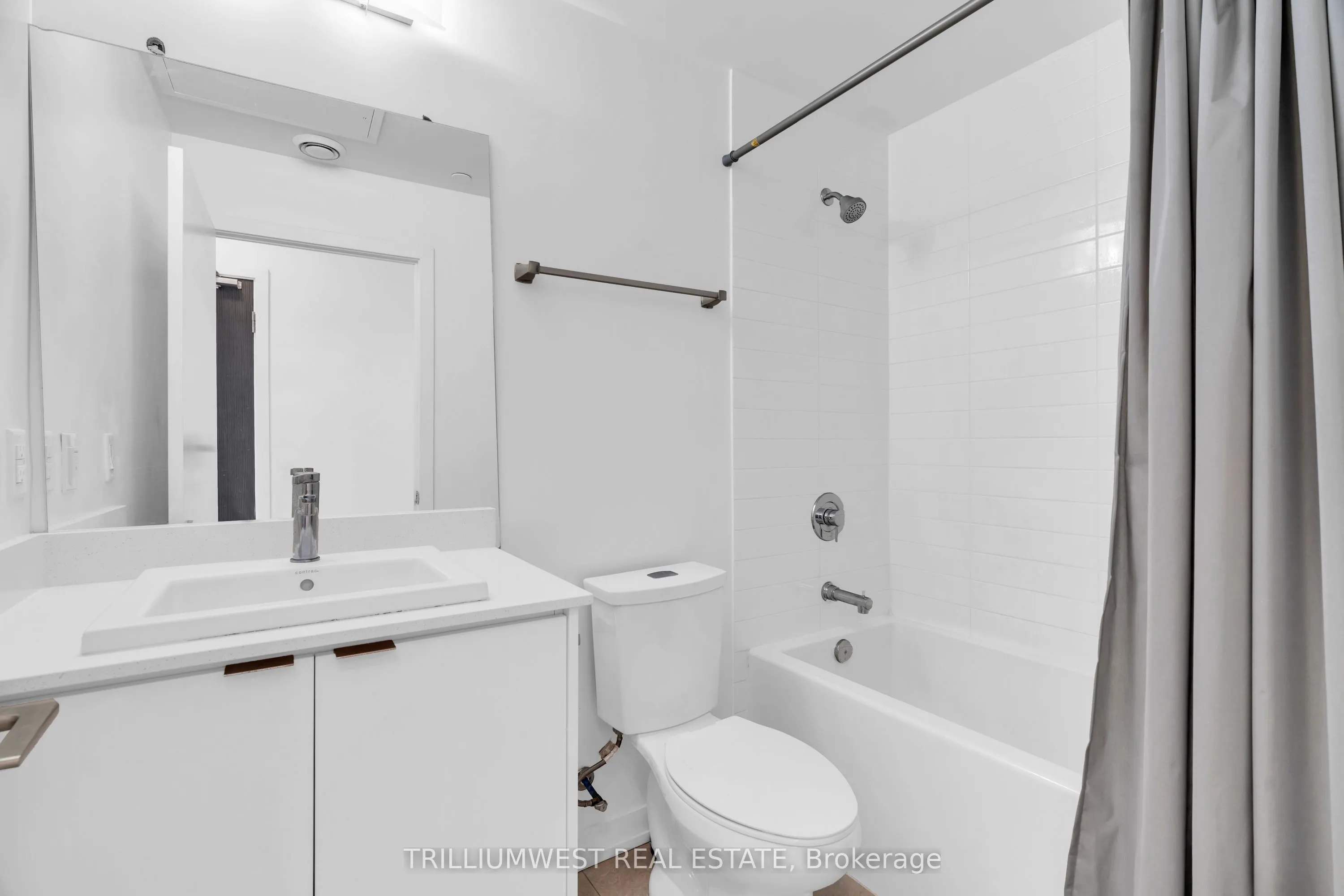 55 Duke Street W, #322