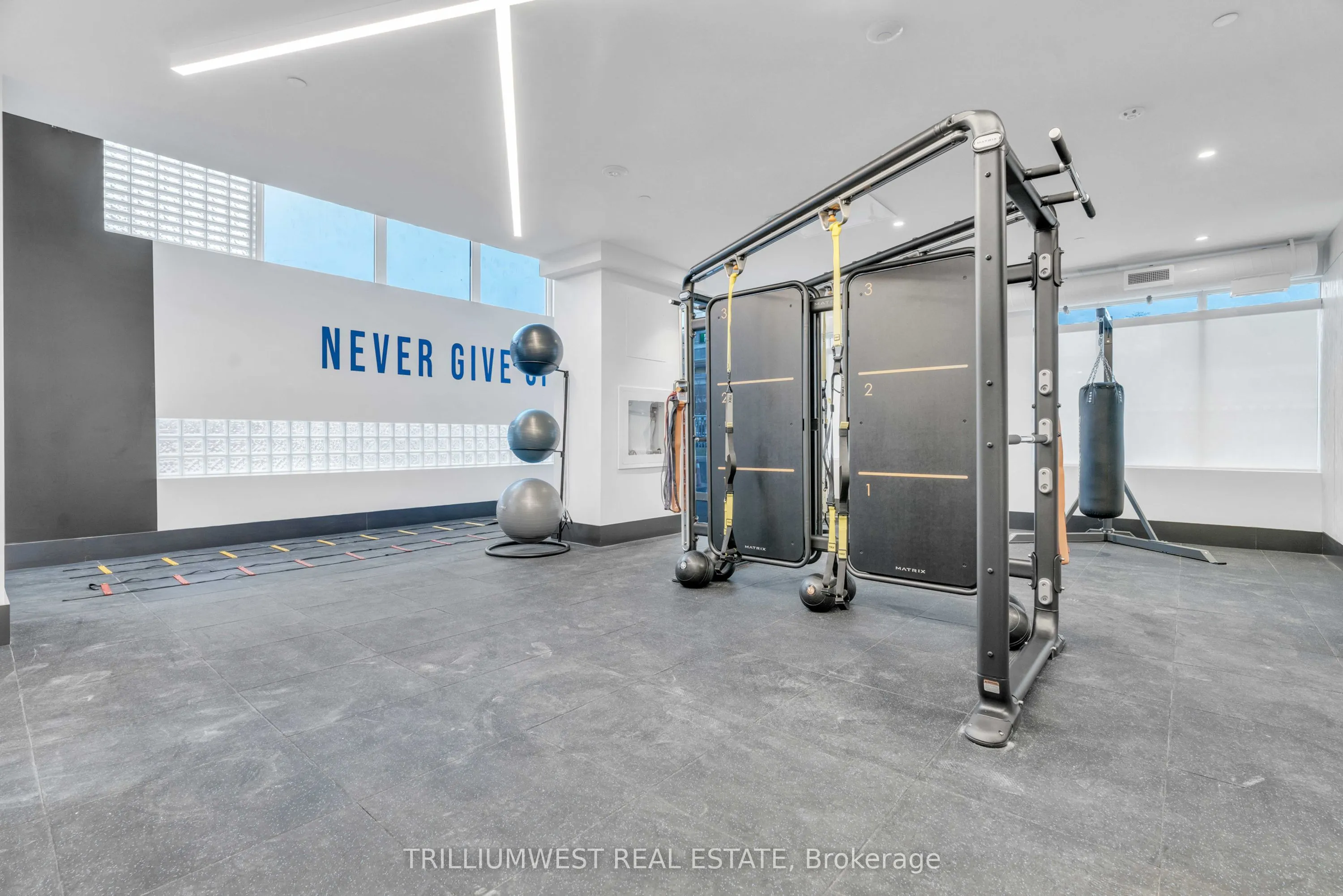 55 Duke Street W, #322