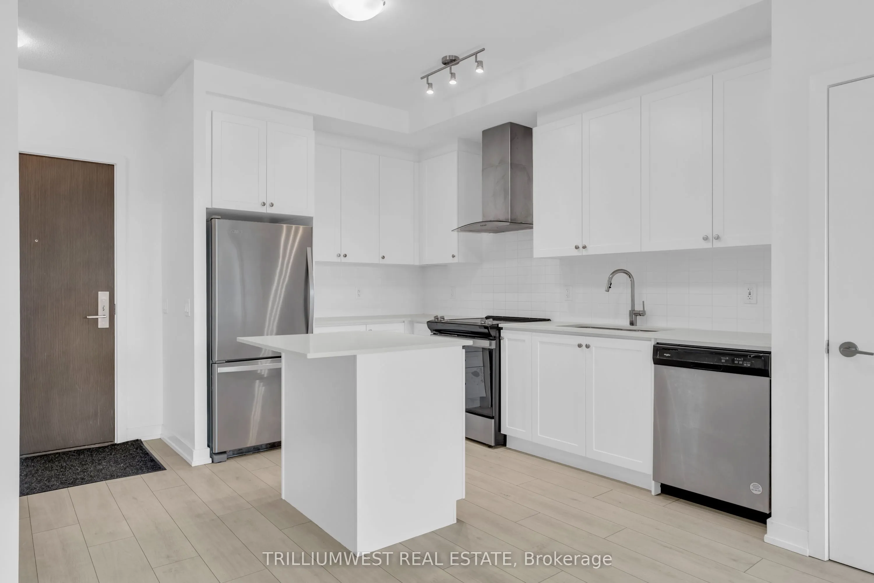 55 Duke Street W, #322