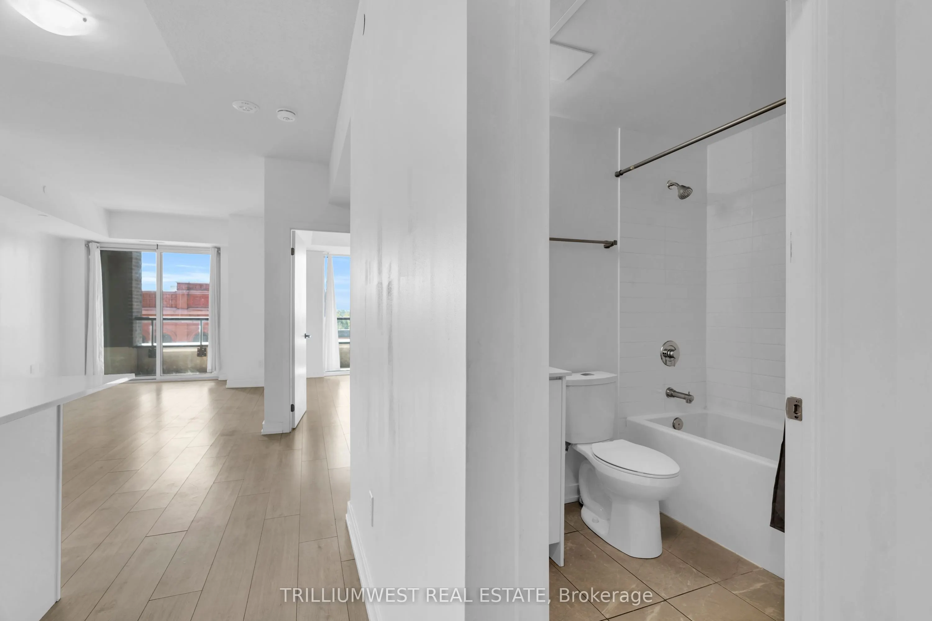 55 Duke Street W, #322