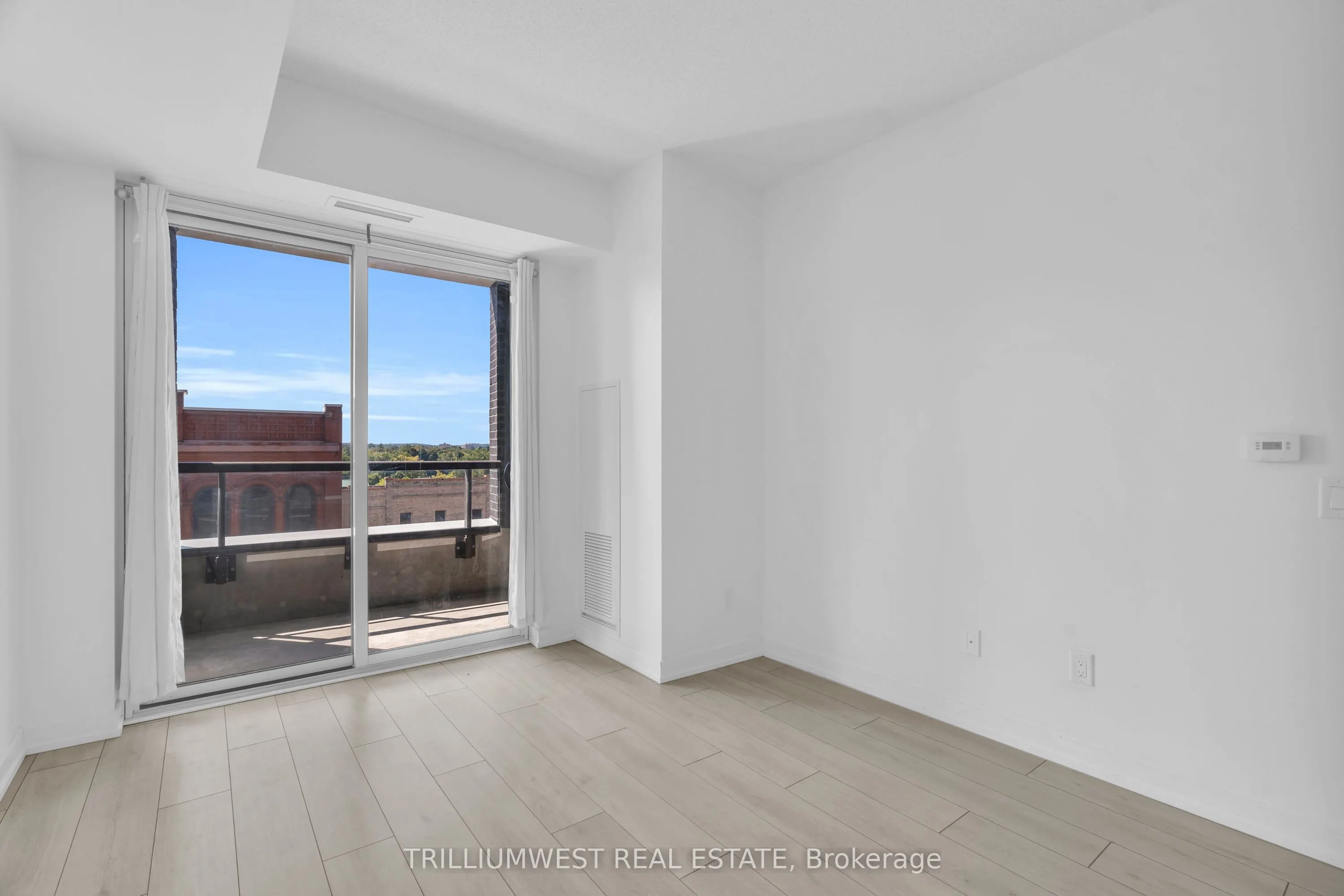 55 Duke Street W, #322