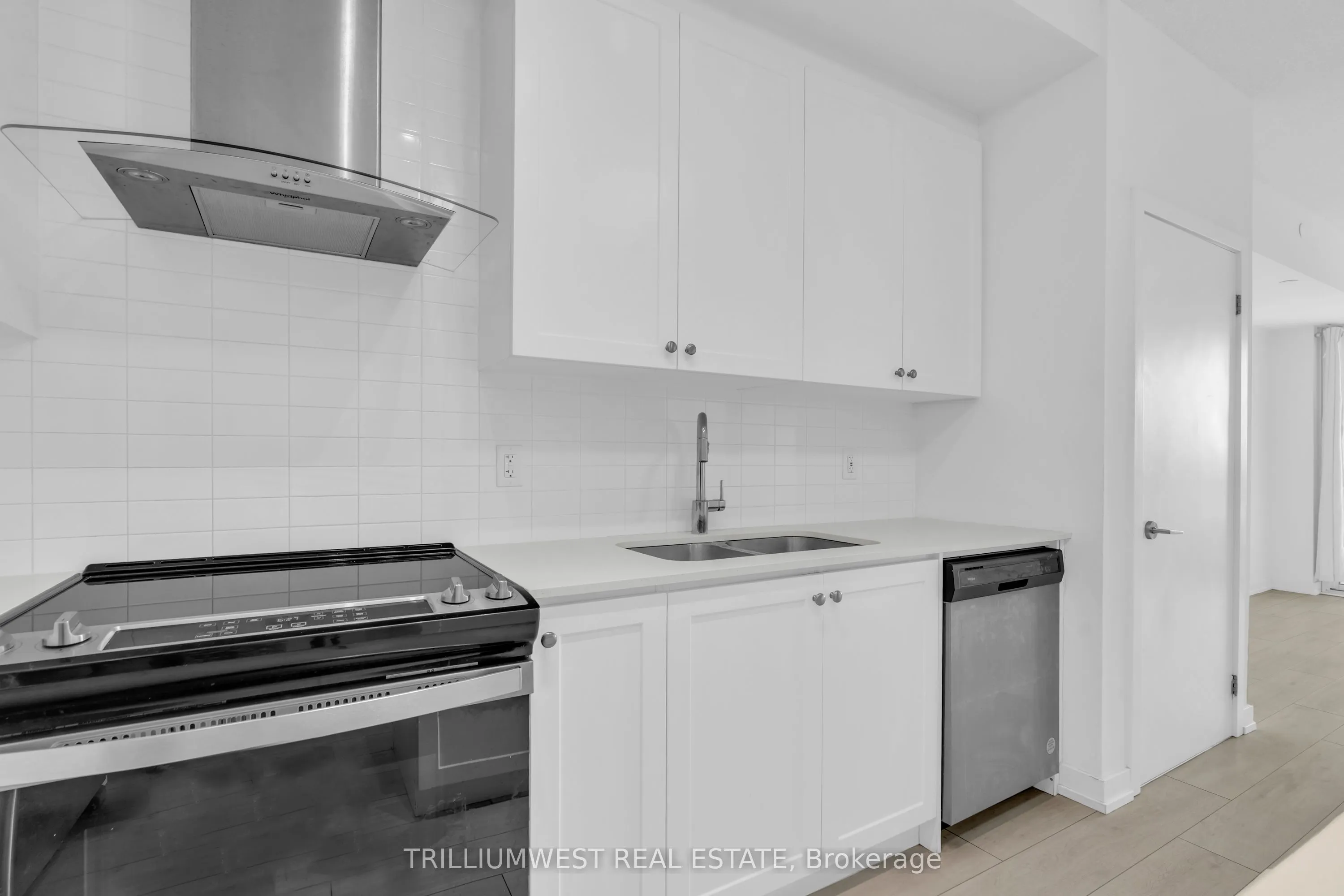 55 Duke Street W, #322