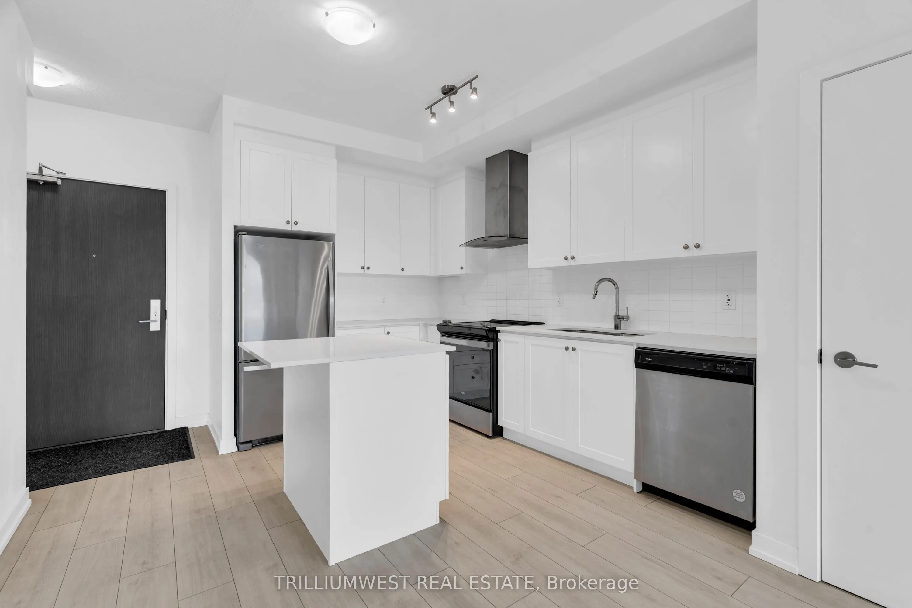 55 Duke Street W, #322
