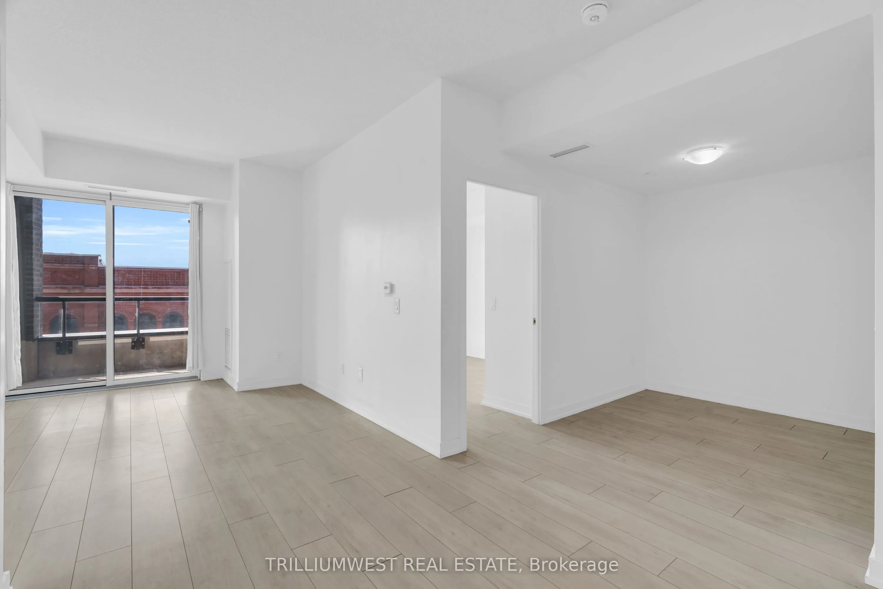 55 Duke Street W, #322