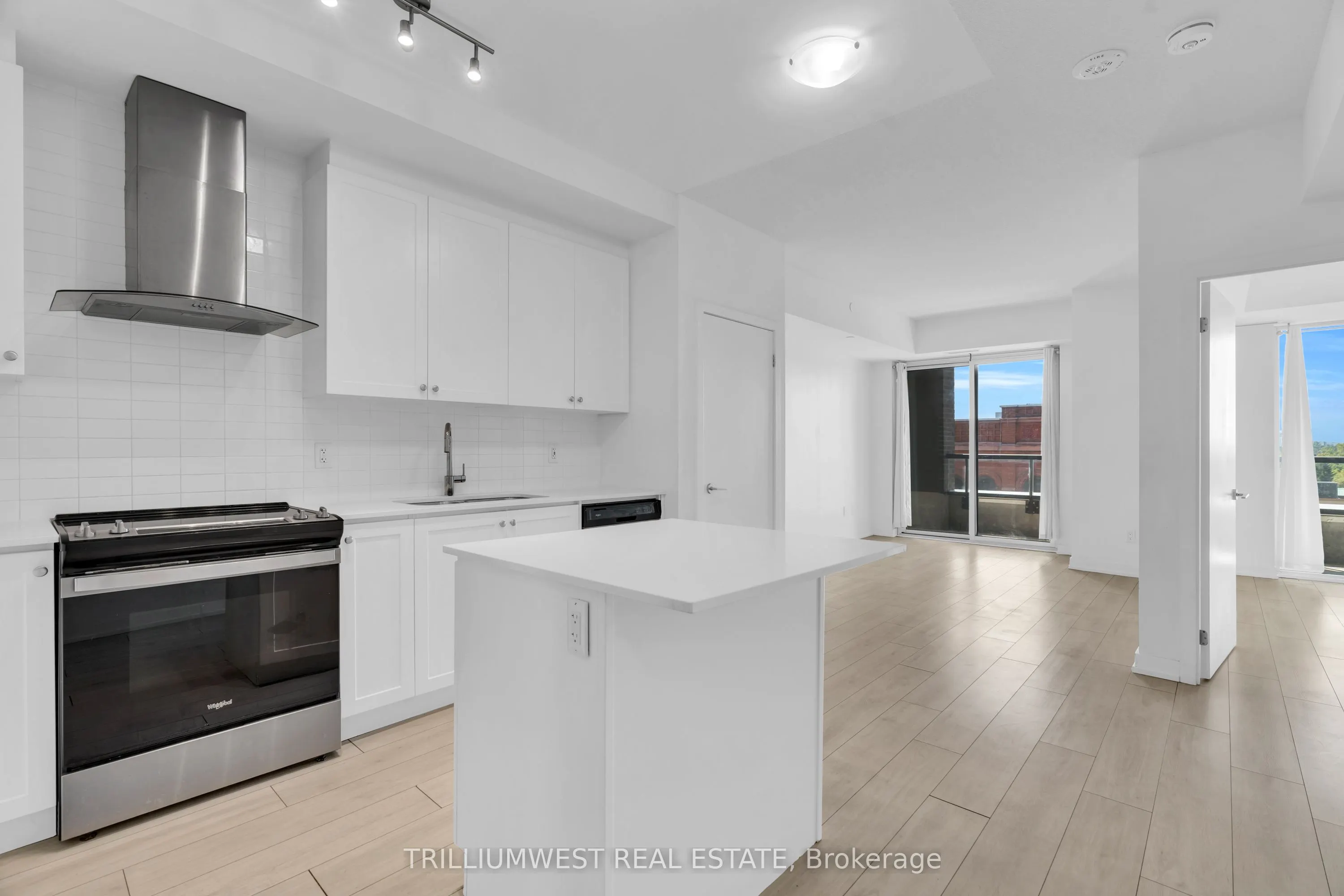 55 Duke Street W, #322