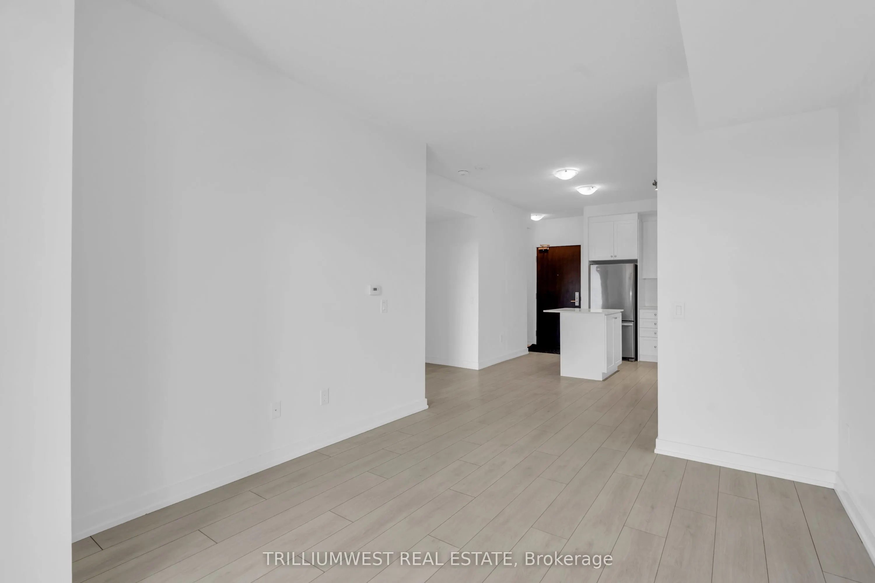55 Duke Street W, #322