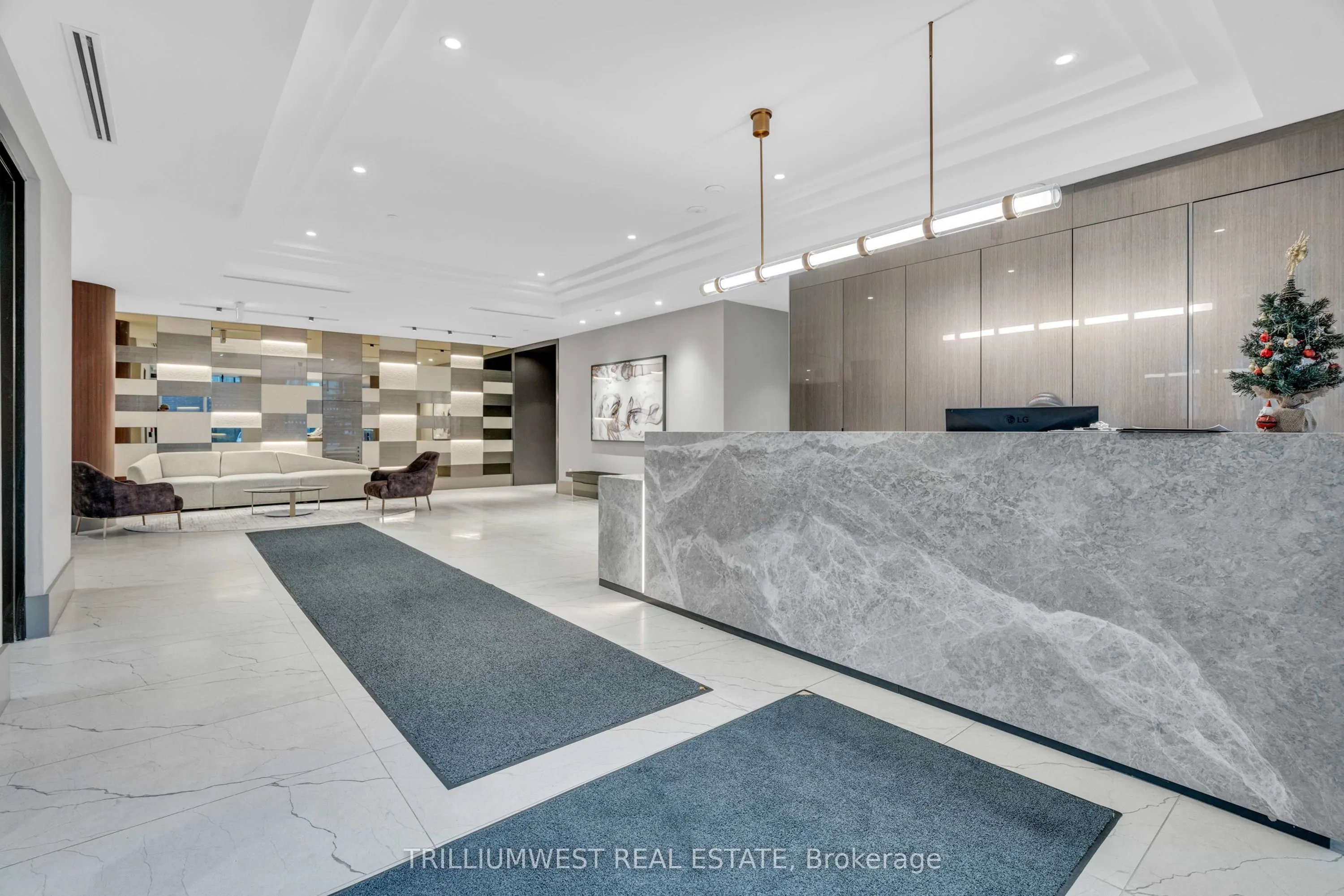 55 Duke Street W, #322